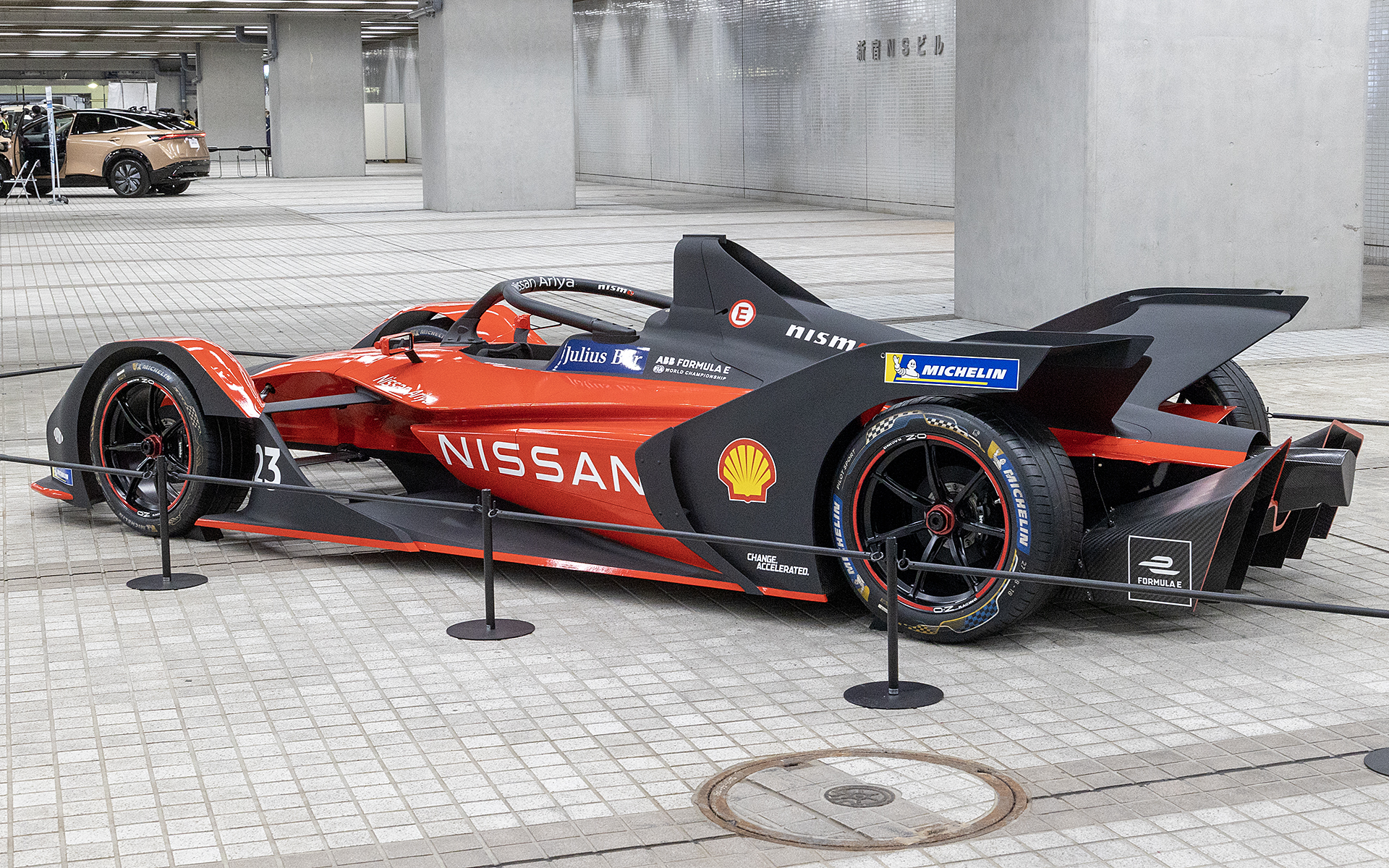 都庁第二庁舎1階前広場にもフォーミュラEの展示がある。置いてあるのはNissan Formula E Gen2 car Season 8（2021/22）