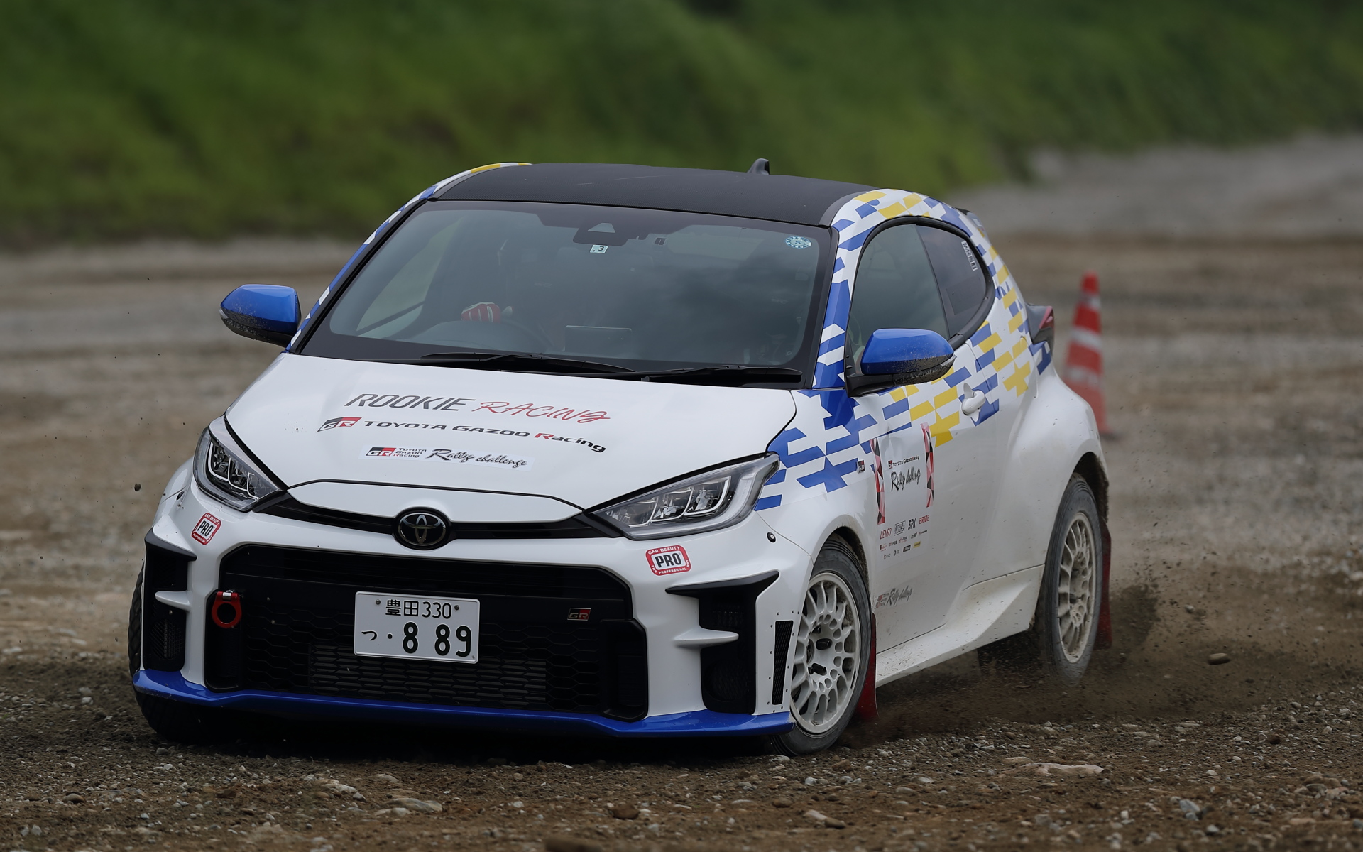 ラリーチャレンジで公開開発中のDAT（次世代スポーツ自動変速機）、8速AT搭載のGRヤリス。全日本選手権では車両の安全規定が違うため、異なる個体のDAT搭載GRヤリスが投入される