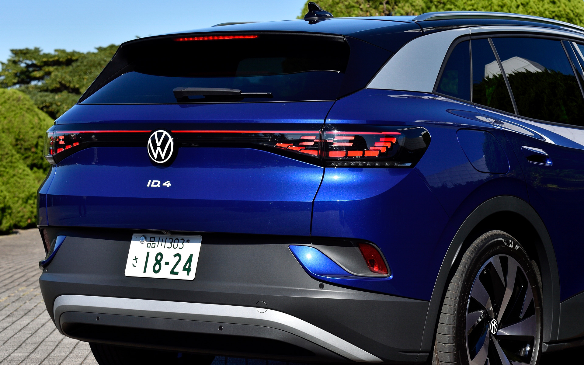 Pro Launch Editionでは専用エクステリアを採用するとともに、LEDマトリックスヘッドライト“IQ.LIGHT”やLEDテールランプ（ダイナミックターンインジケーター付）、シルバールーフレールなどを標準装備