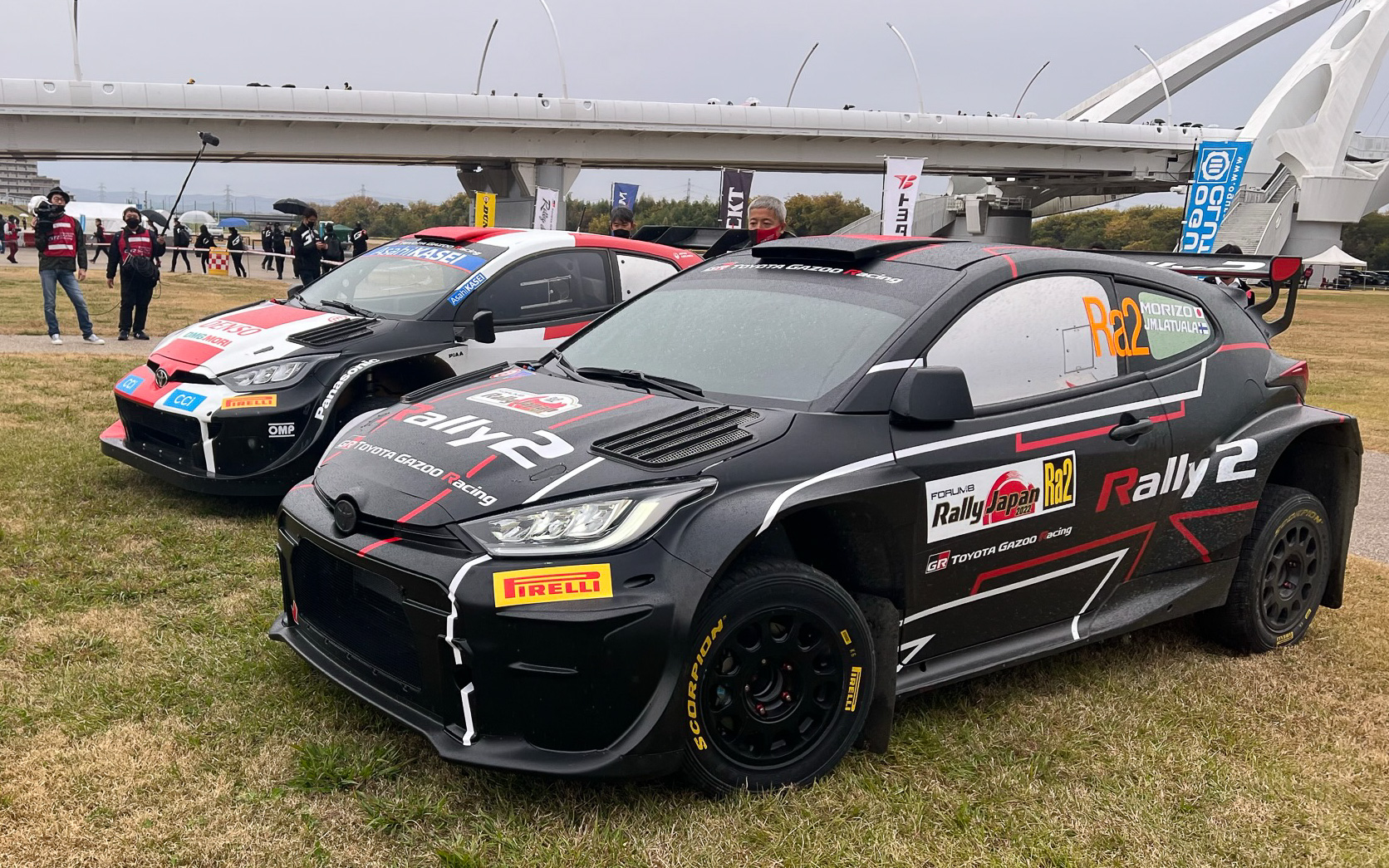 「GRヤリス ラリー2 プロトタイプ」と「GRヤリス ラリー1 ハイブリッド」。市販車の「GRヤリス カッレ・ロバンペラエディション」には、これら本格的レーシングカーの要素がどのように組み込まれていくのだろうか？