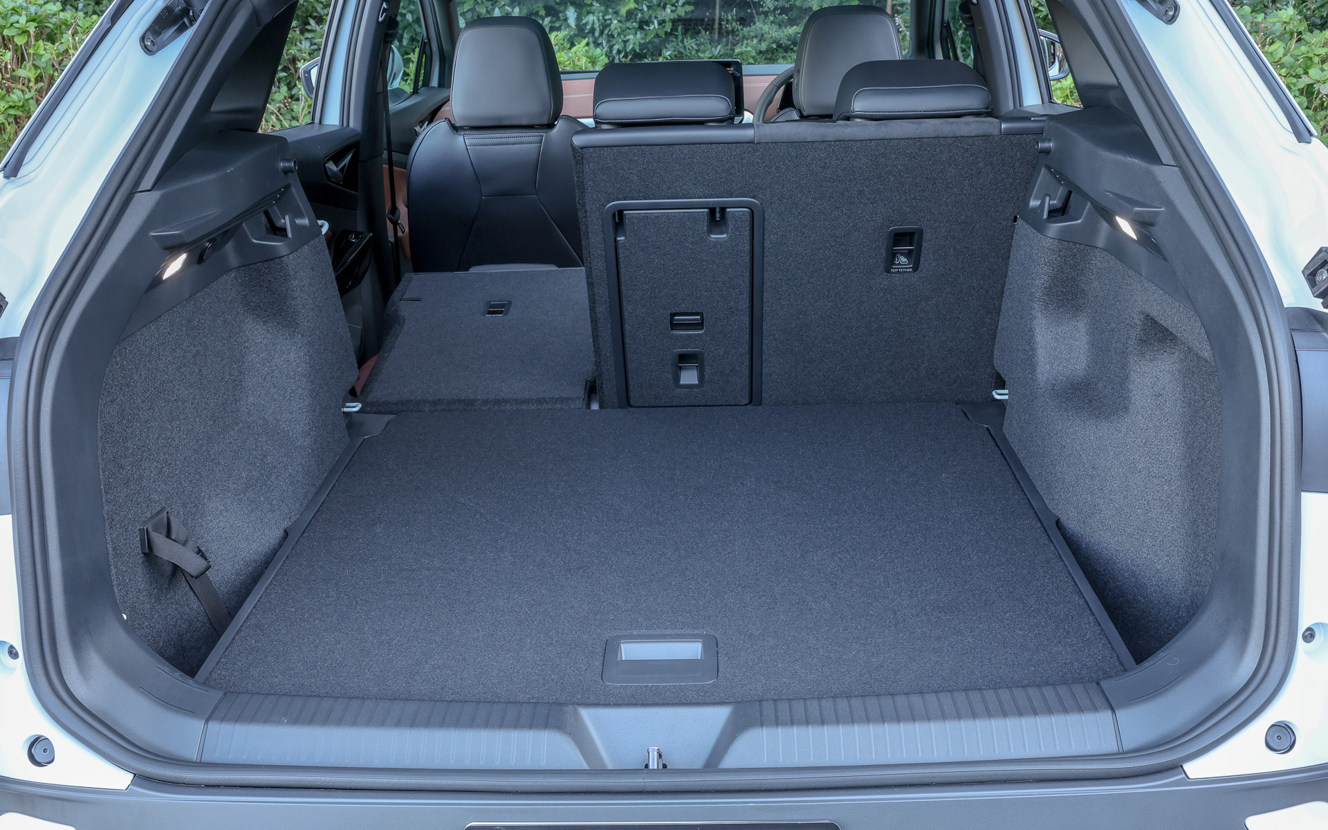 ラゲッジ容量は543Lから1575Lに拡大可能