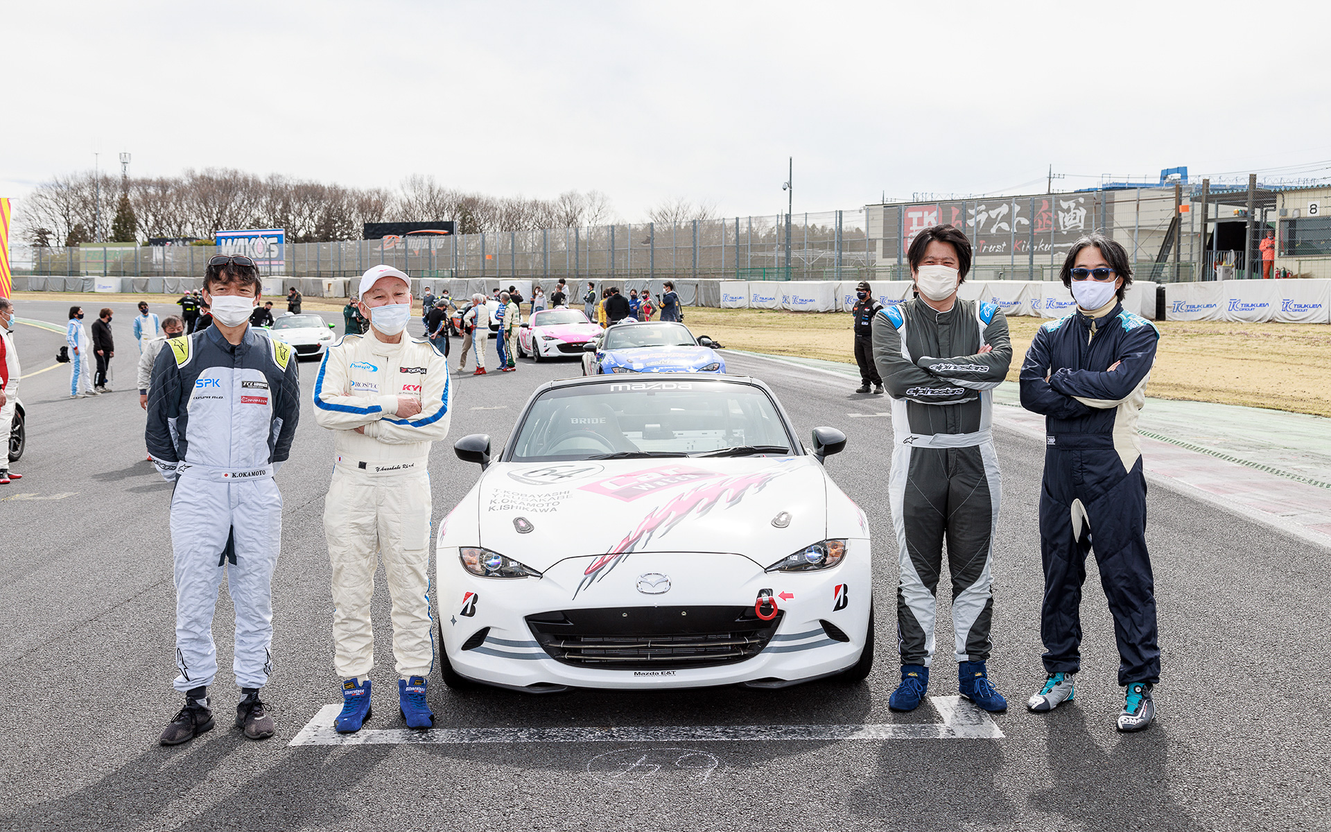 ドライバーは左から岡本幸一郎氏、日下部保雄氏、小林編集長、石川和也氏