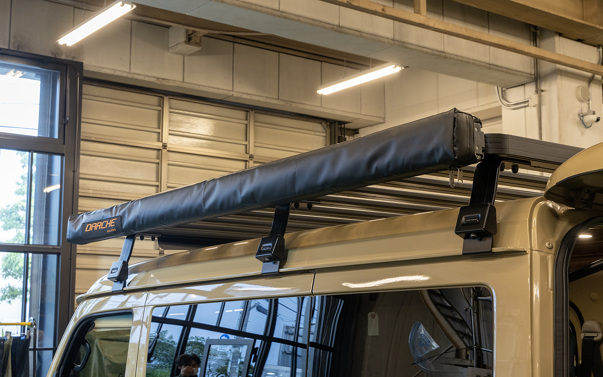 ルーフキャリアに装着できるサイドオーニングもオプション設定される