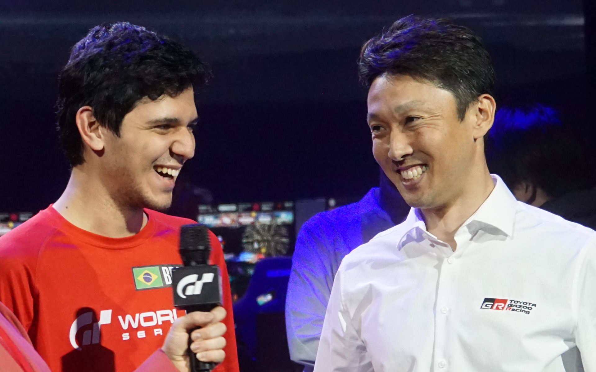 「TOYOTA GAZOO Racing GT Cup 2022」2022年度チャンピオンのイゴール・フラガ選手とTOYOTA GAZOO Racing ヨーロッパ(TGR-E)副会長の中嶋一貴氏