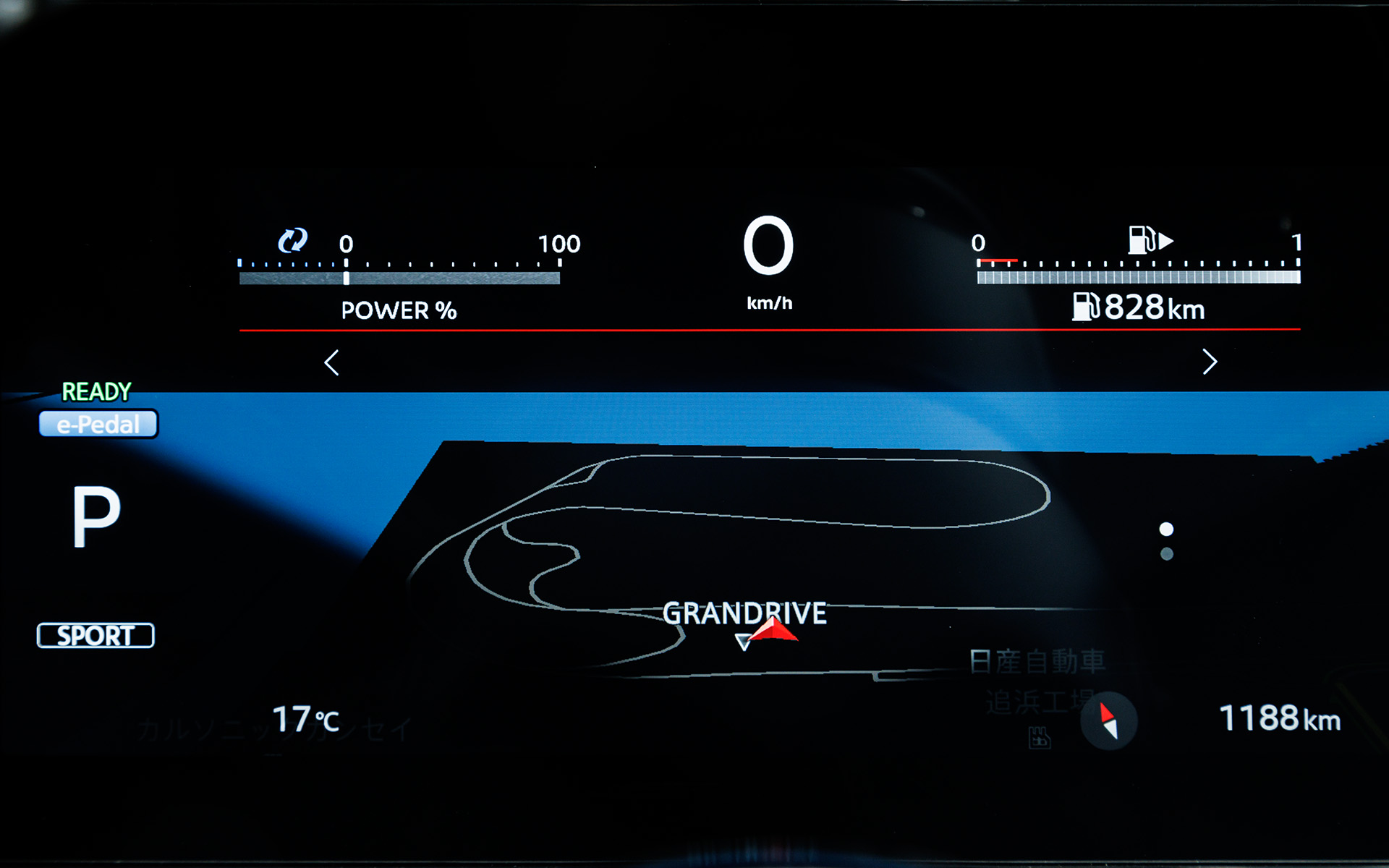 12.3インチのアドバンスドドライブディスプレイはe-POWER LUXIONに標準、一部グレードにオプション。2眼タイプのメーターを備える「クラシック」とコンテンツを中央に大きく表示する「エンハンス」の2タイプが選択可能だ