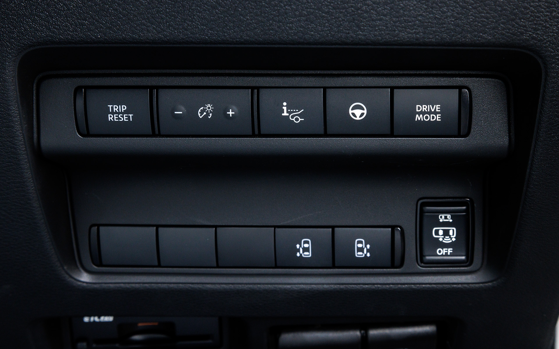 ステアリングコラム右側のスイッチ群。ドライブモードの切り替えはインパネではなくココに