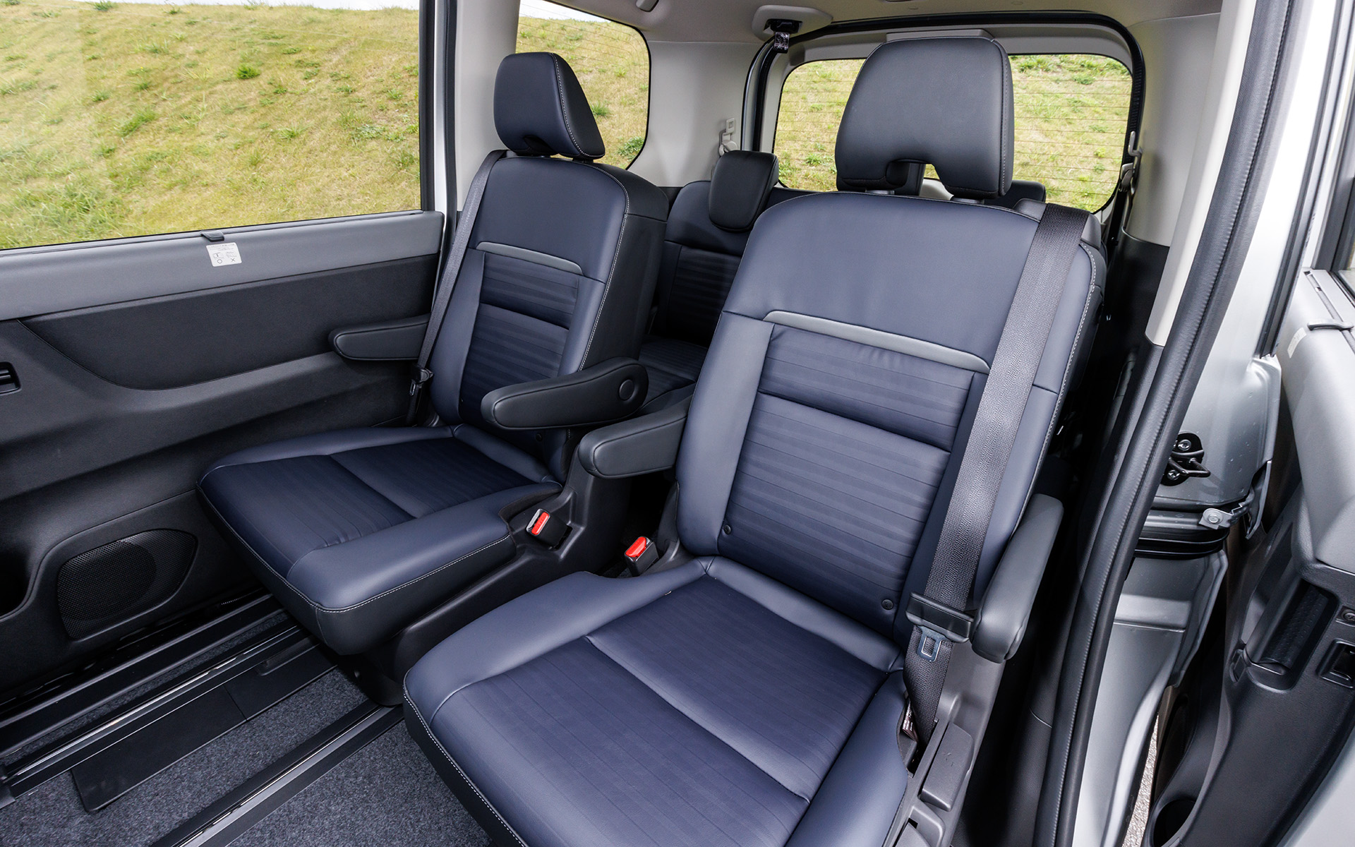 e-POWER LUXIONの2列目はキャプテンシート