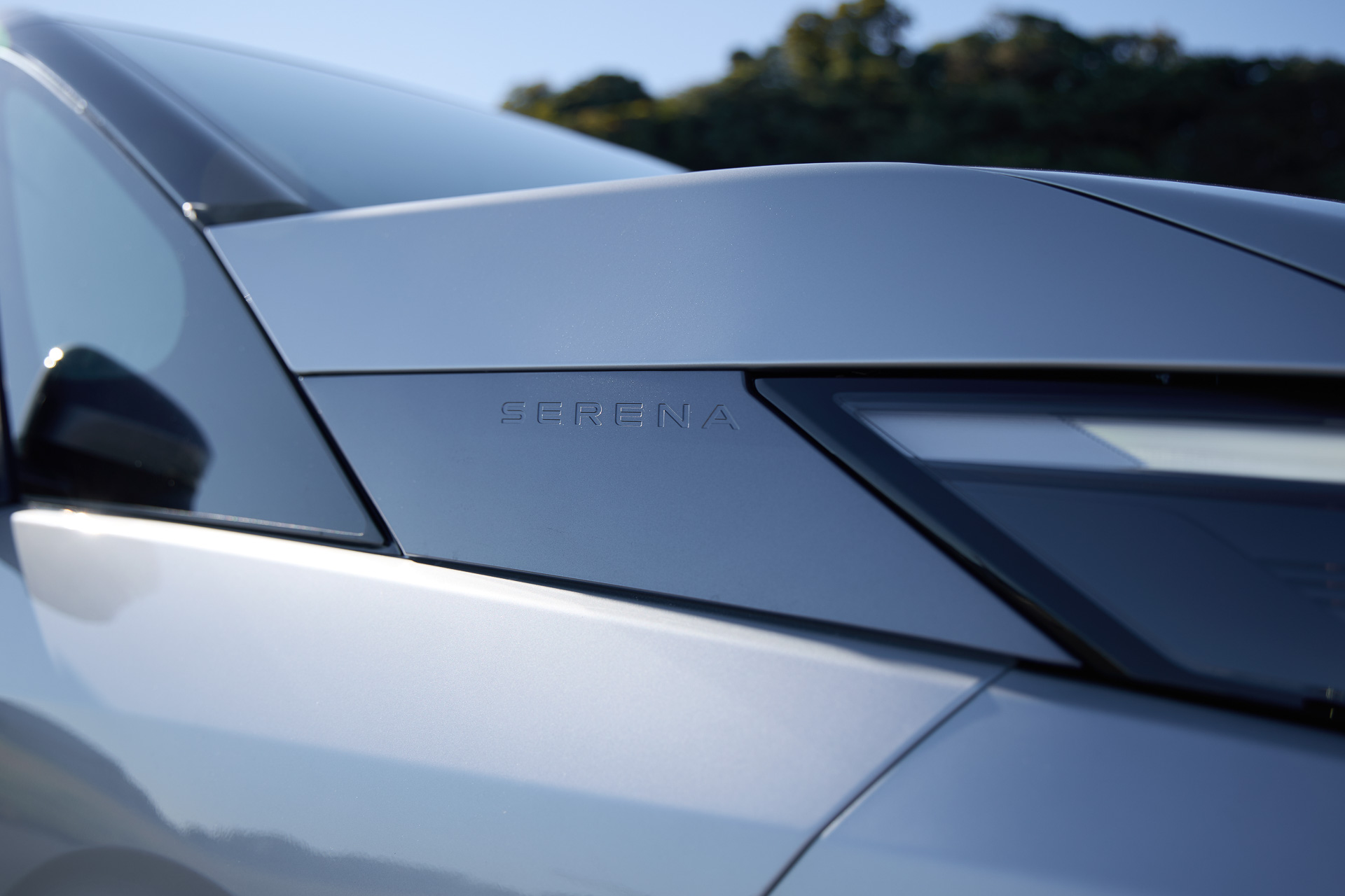 「e-POWER LUXION」とハイウェイスターはダイナミックで力強い走りを想起させる印象的なデザインに仕上げた。e-POWER LUXIONとハイウェイスターは専用16インチアルミホイールを装備