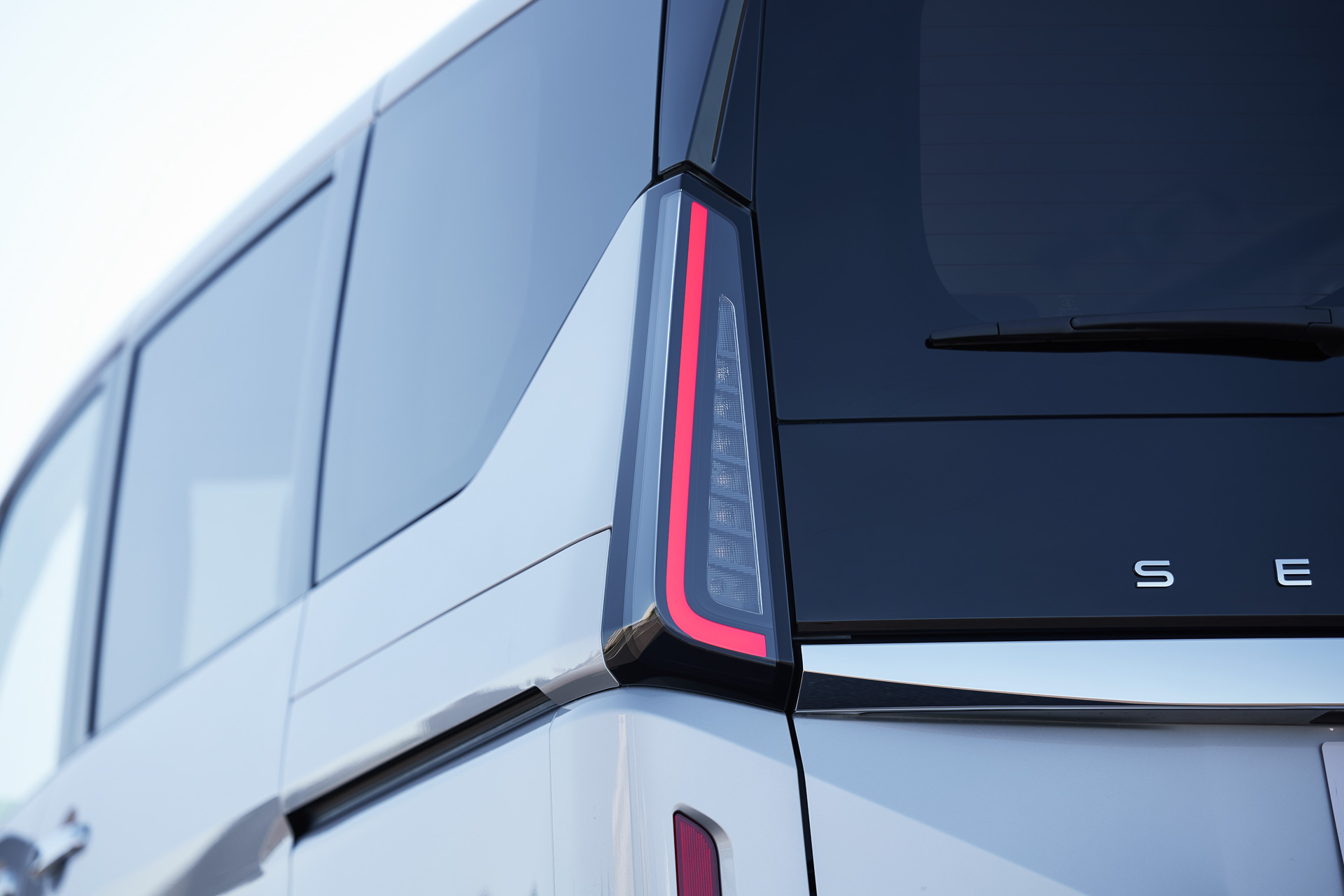 フルLEDのリアコンビネーションランプ