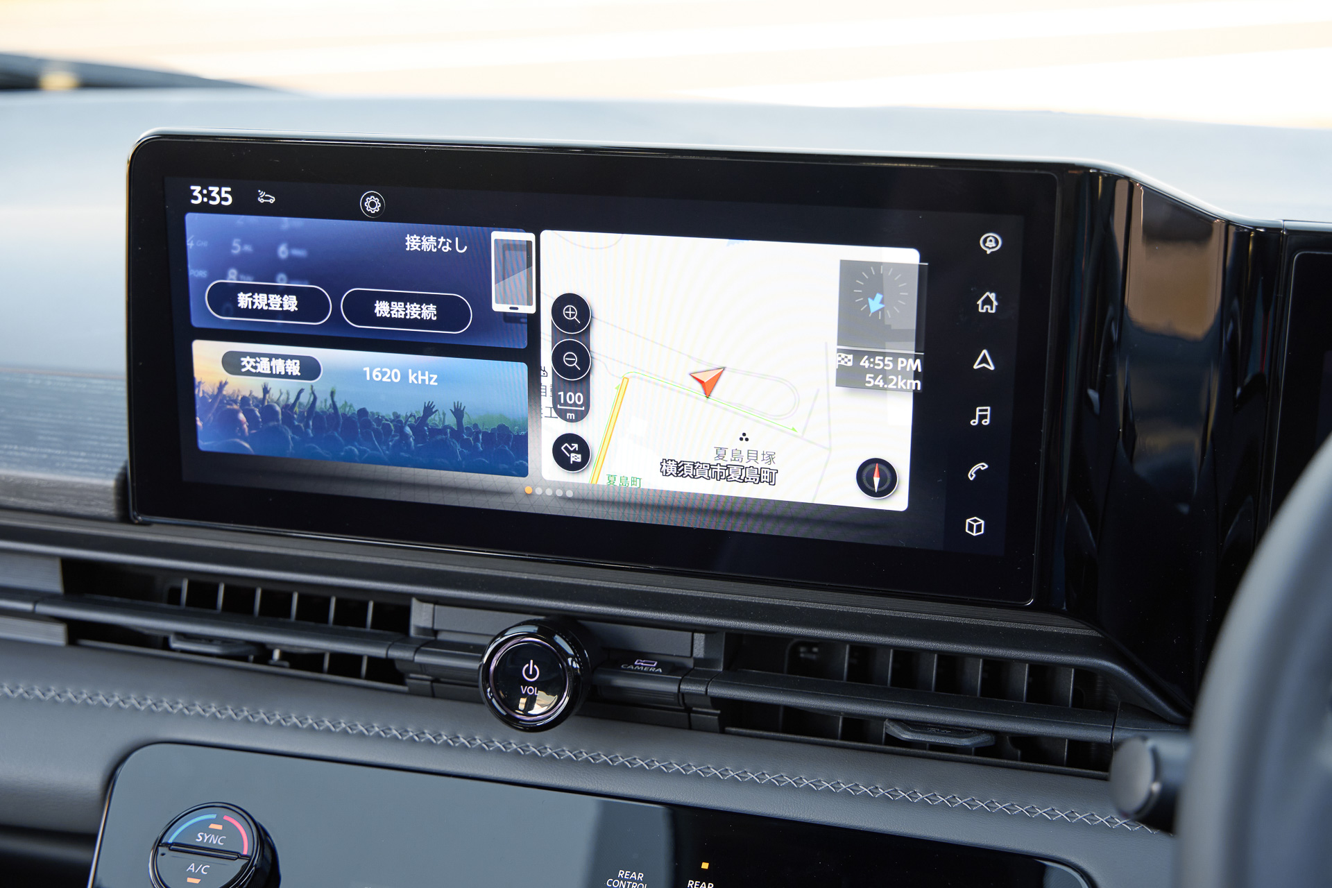 センターディスプレイと一体感のある統合型インターフェースディスプレイを採用。12.3インチカラーディスプレイを用いるNissanConnectナビゲーションシステムはe-POWER LUXIONで標準装備