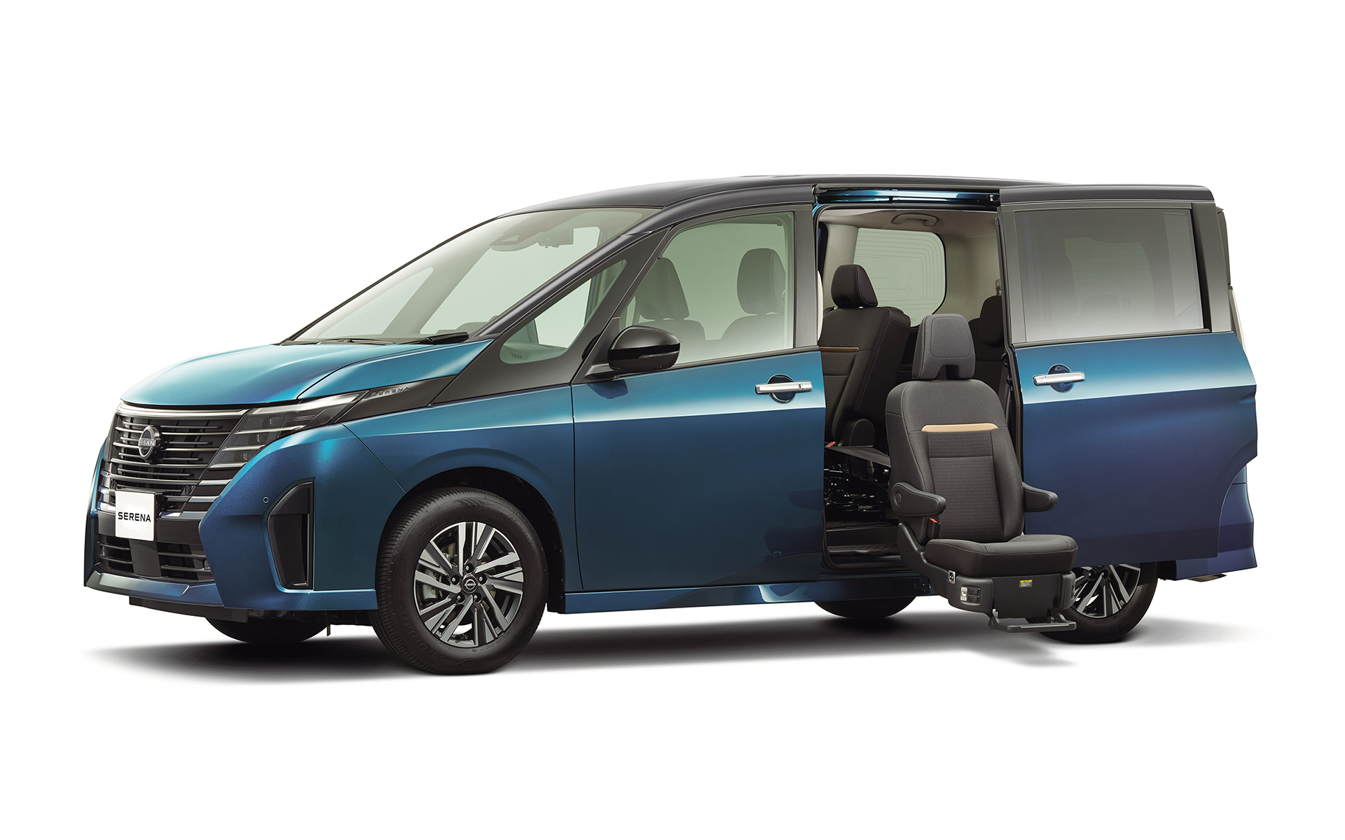 新型セレナ 助手席スライドアップシート車