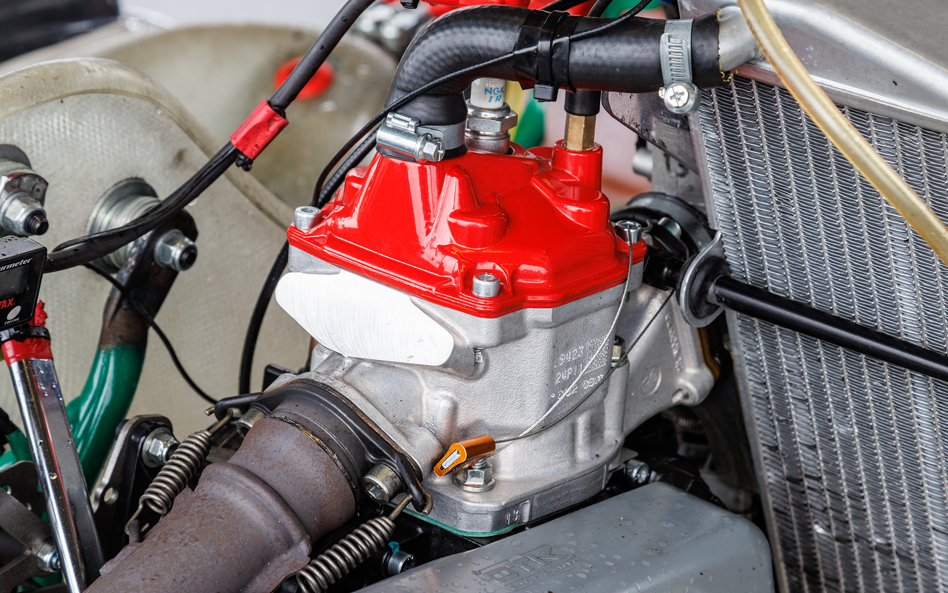 カートは2ストロークの125ccエンジンを使用。車体のメンテナンスはスクール生が行ない、エンジンは講習ごとにランダムで載せられる