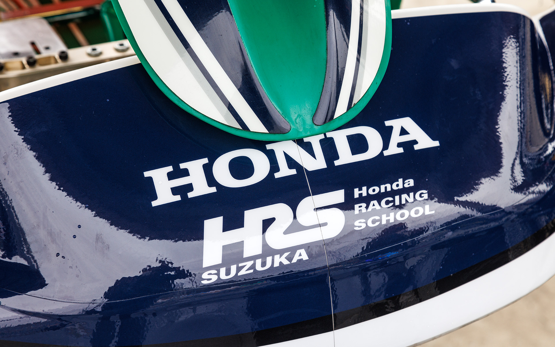 カートは2ストロークの125ccエンジンを使用。車体のメンテナンスはスクール生が行ない、エンジンは講習ごとにランダムで載せられる