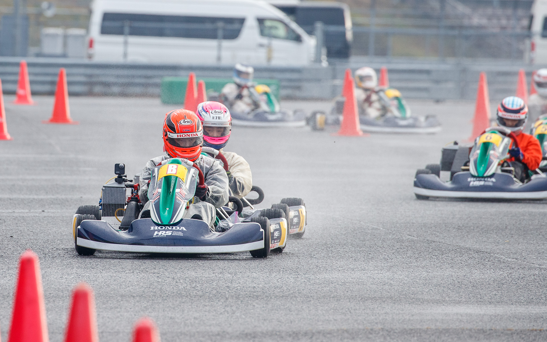 佐藤蓮選手は最後尾から周回を重ねるごとに順位を上げ、トップまで目前のところまで迫る走りを見せた