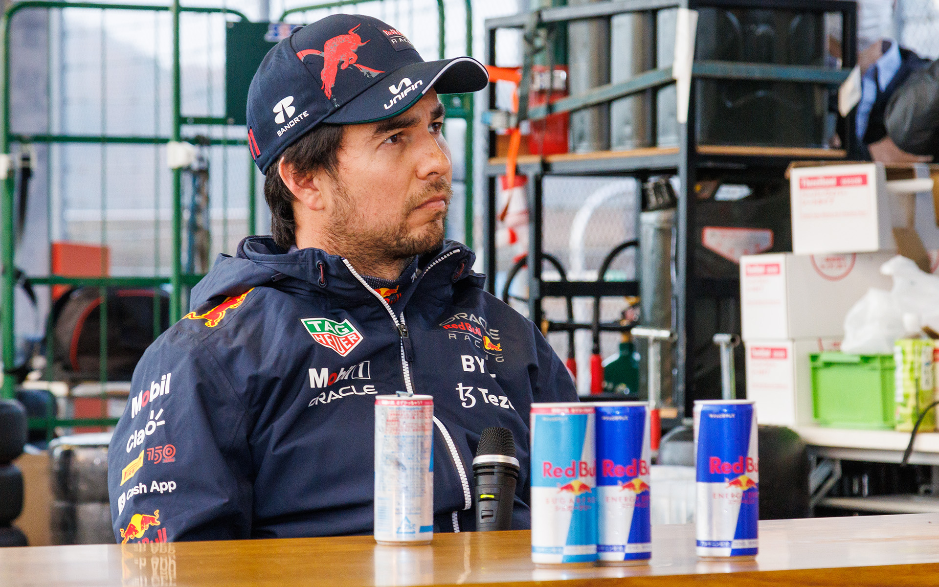 走行後にはスクール生からペレス選手への質問をする時間も設けられ、ペレス選手はスクール生たちからの質問に1問ずつ時間をかけて回答していた