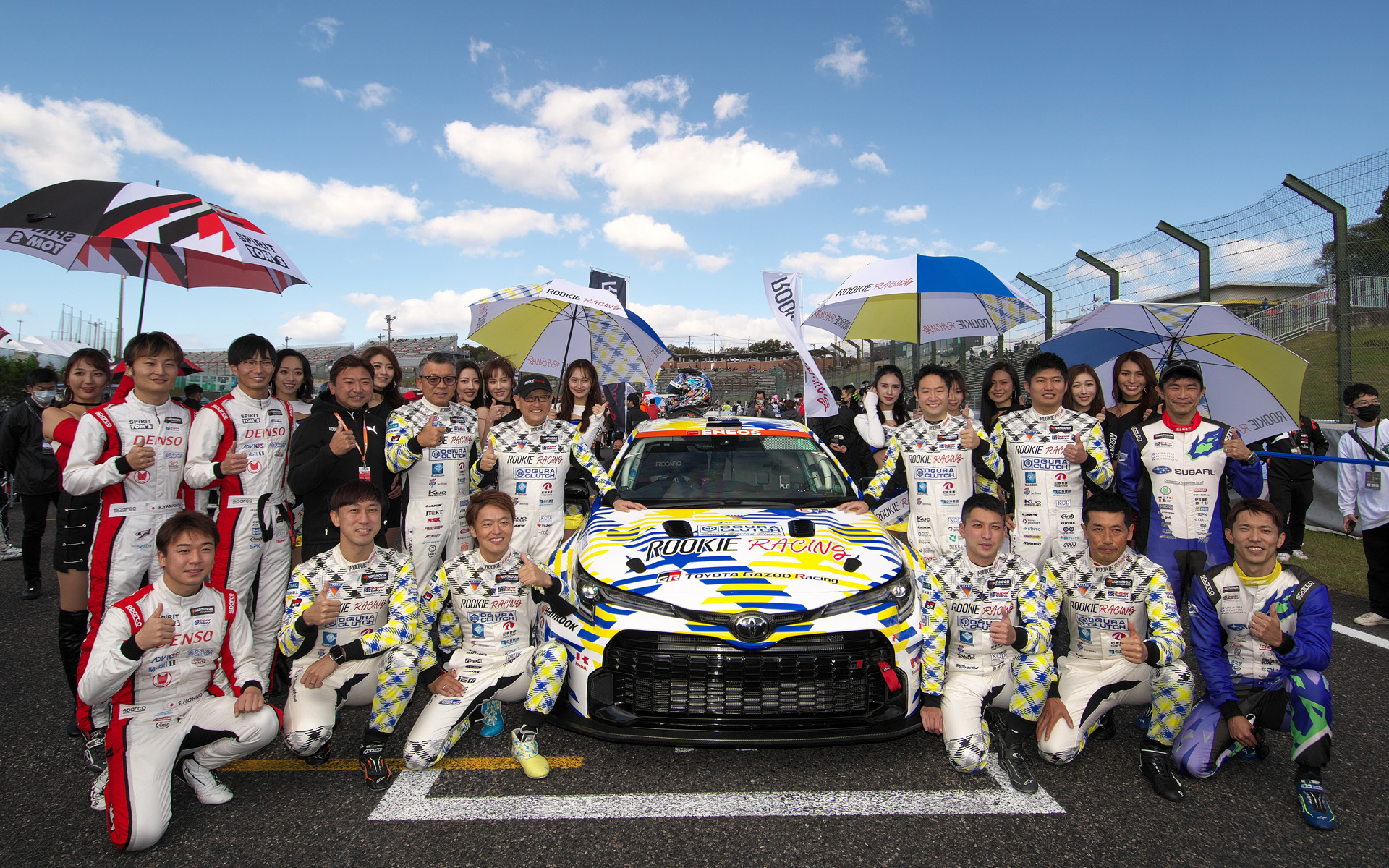 スーパー耐久最終戦鈴鹿における記念写真