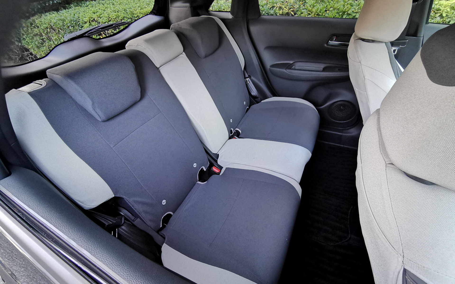 後席シートカバー装着状態