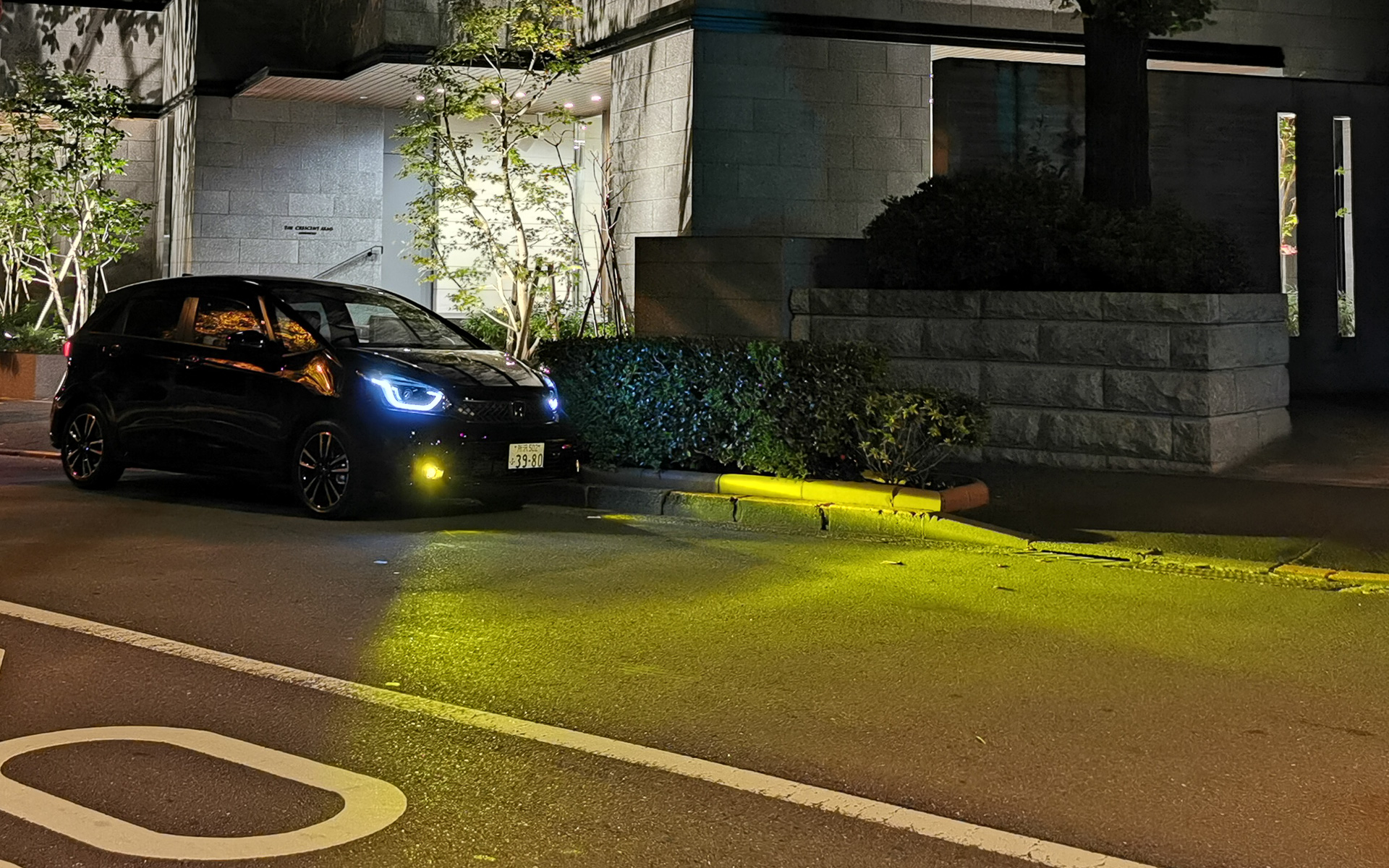 フォグライトは広範囲に照射する