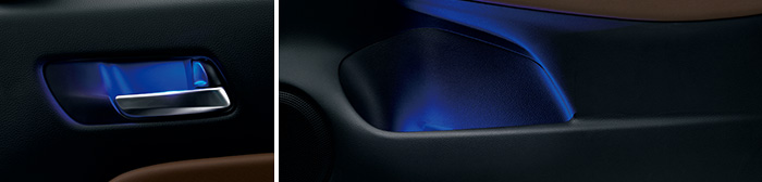 インナードアハンドル＆ドアポケットイルミネーションも設定していて価格は1万4300円