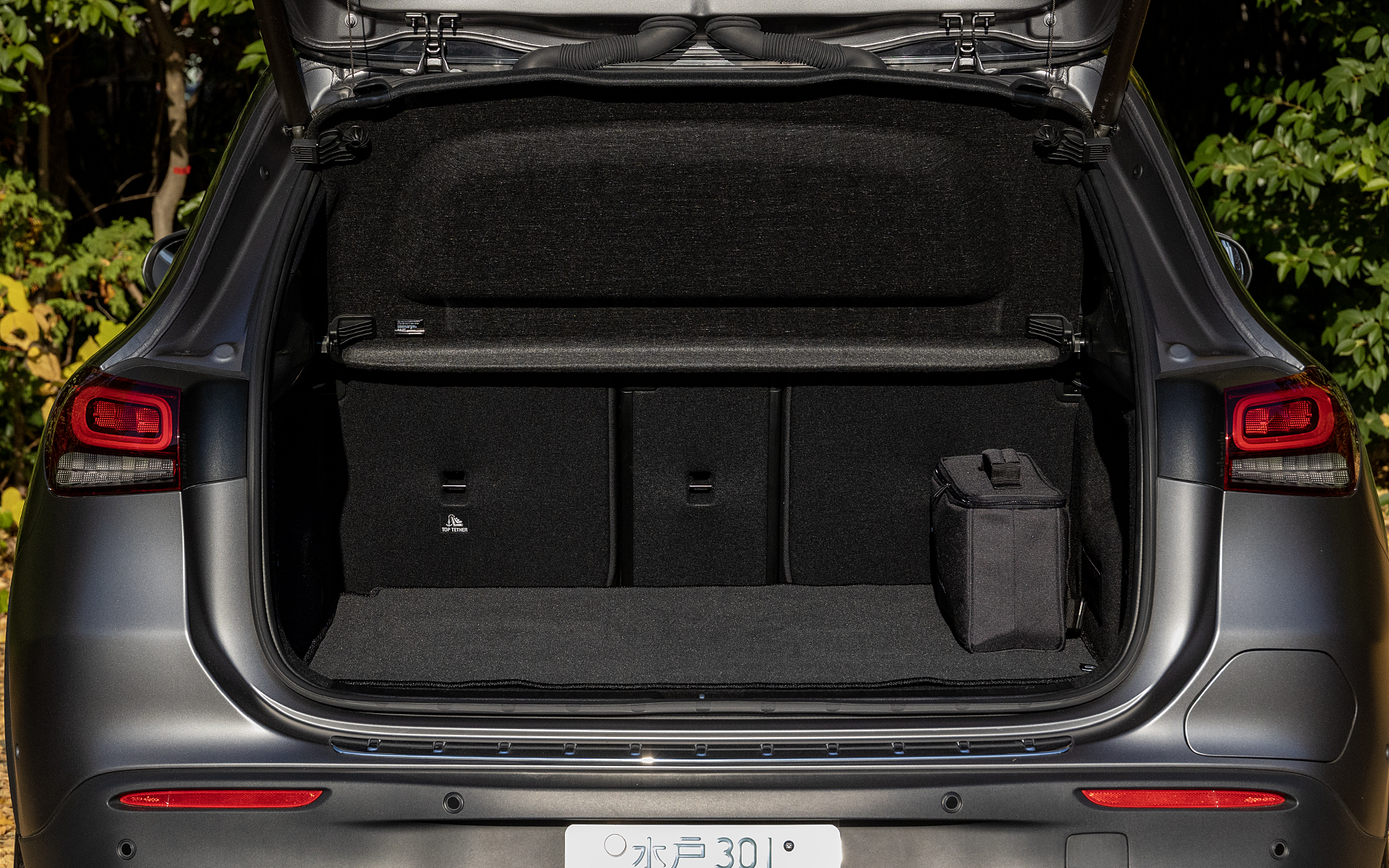 ラゲッジスペース。リアシートは4：2：4分割式