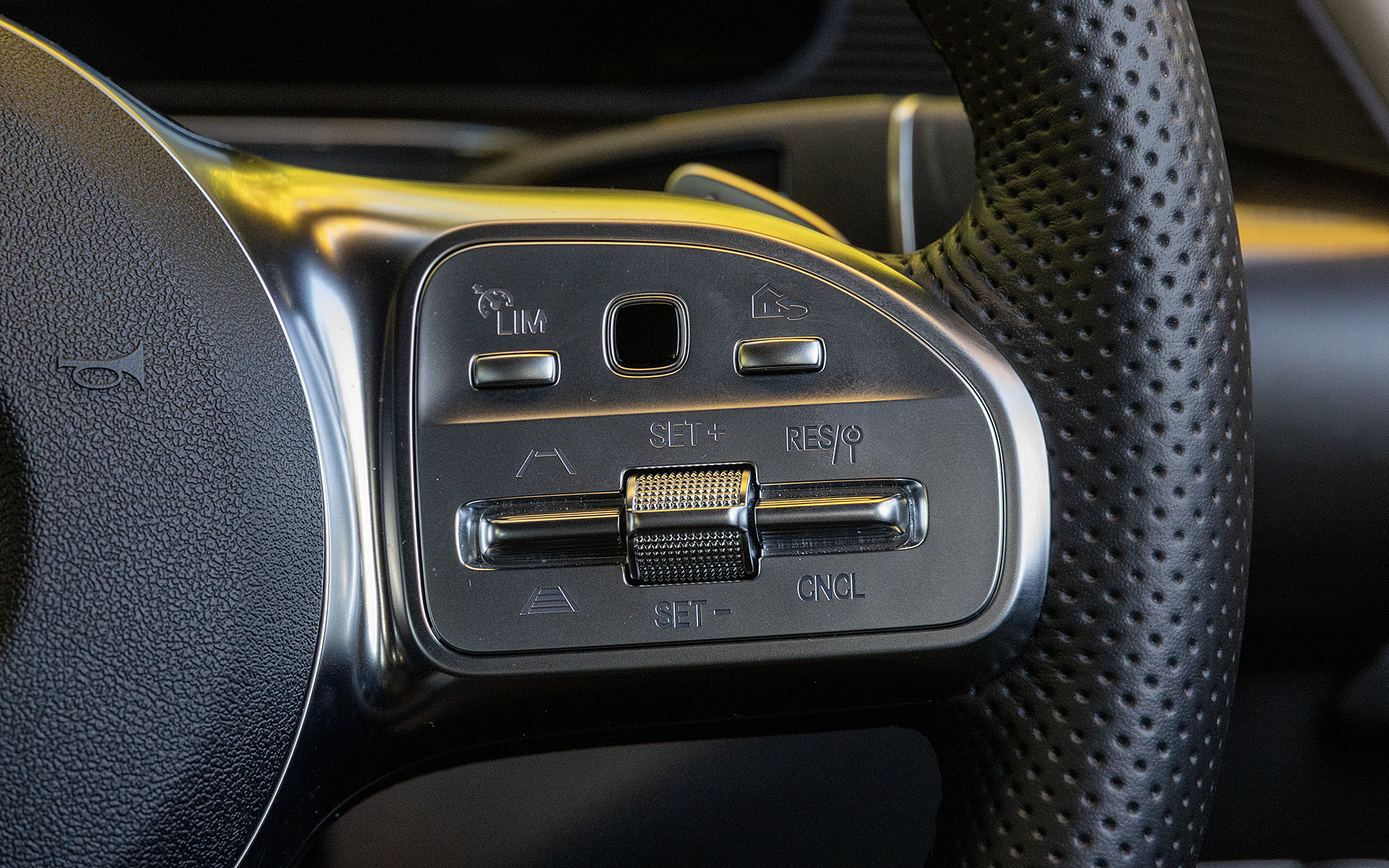 EQC 400 4MATICのステアリングまわり