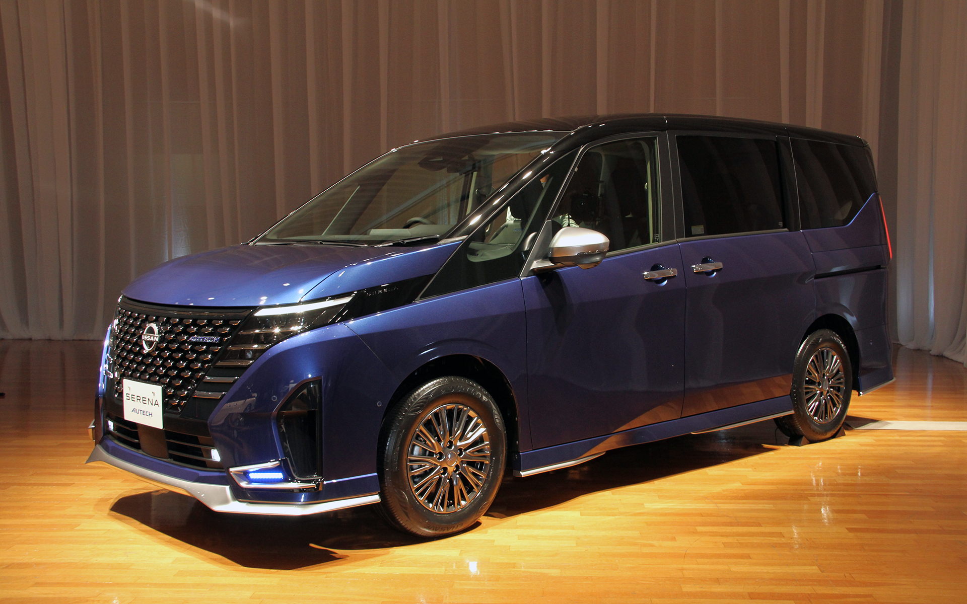 日産モータースポーツ＆カスタマイズ（NMC）が手掛ける新型セレナのカスタムカー「AUTECH」。価格はe-POWER仕様が415万300円、ガソリン仕様が373万3400円