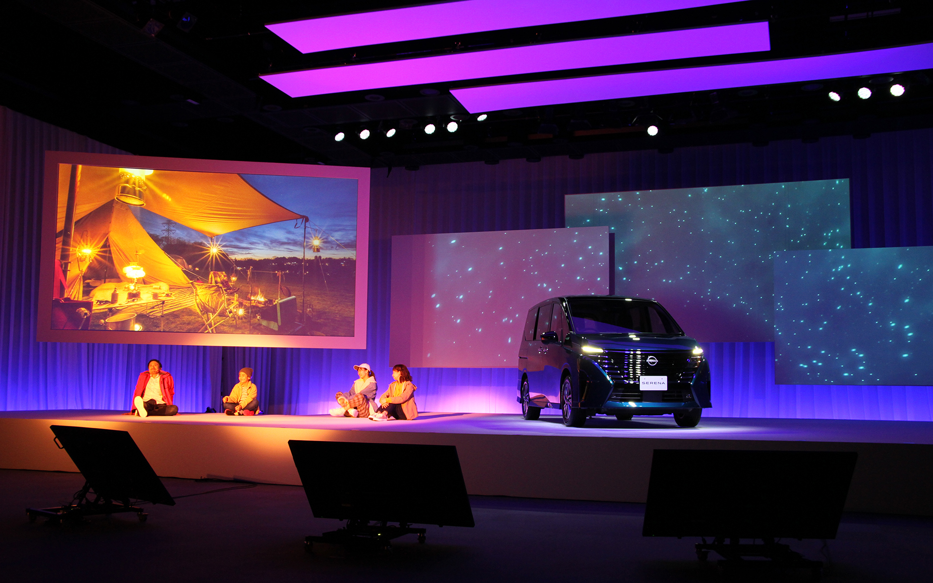 ミュージカル演出で車両プレゼンテーションを実施