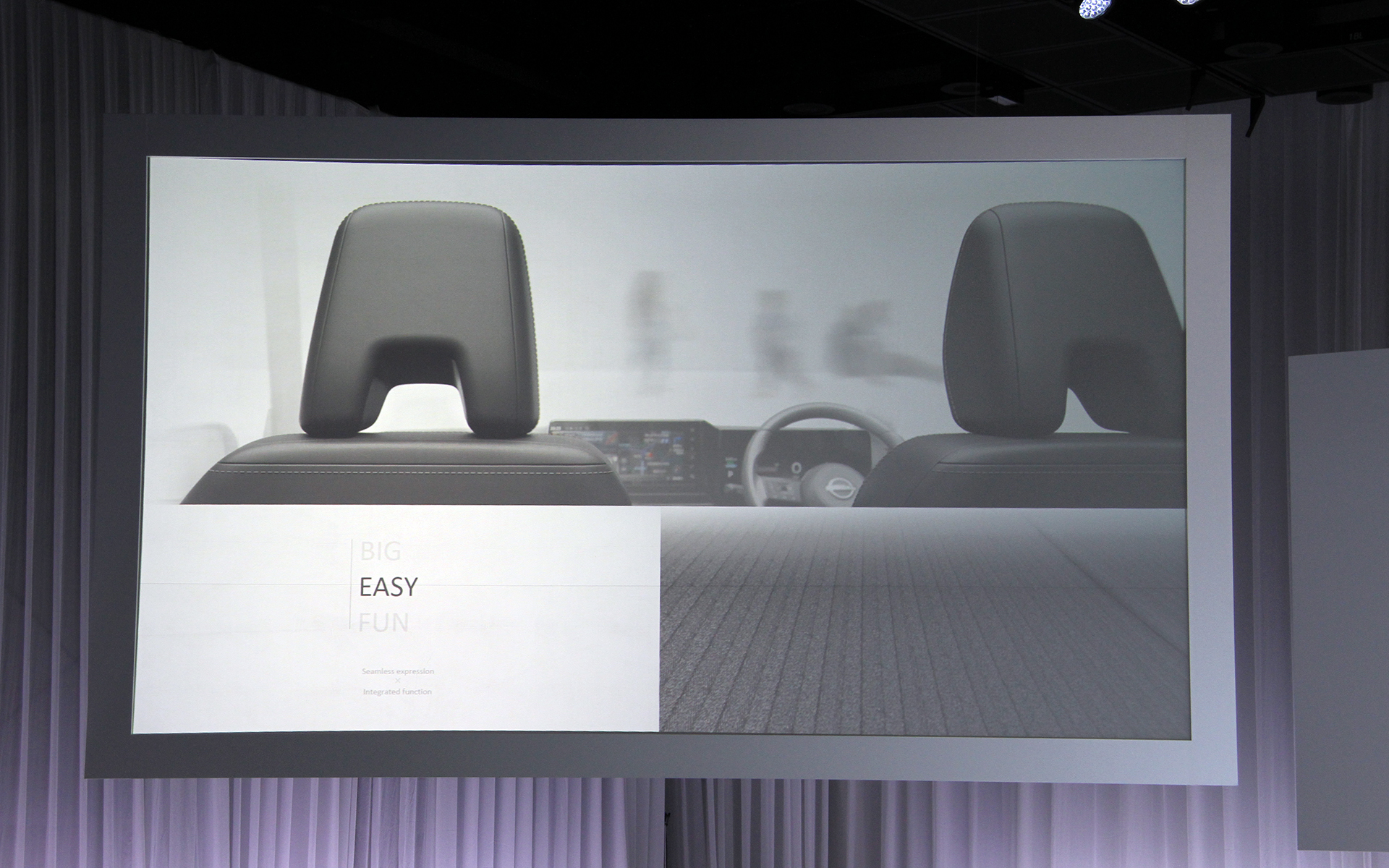 デザインパートで示されたプレゼン資料。新型セレナでは標準仕様とLUXION/ハイウェイスターで異なるデザインが与えられ、標準仕様でのモダンさとダイナミズムのバランスは7：3、LUXION/ハイウェイスターでは逆転して3：7のバランスであることが解説された