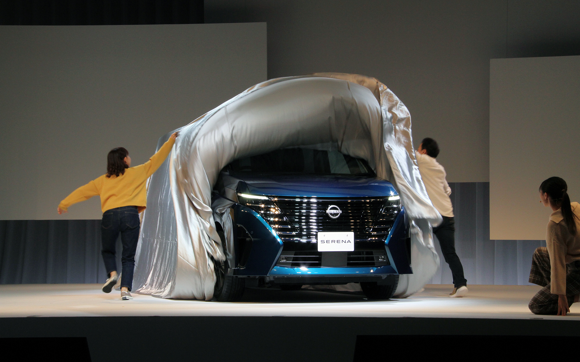 新型セレナのアンベール