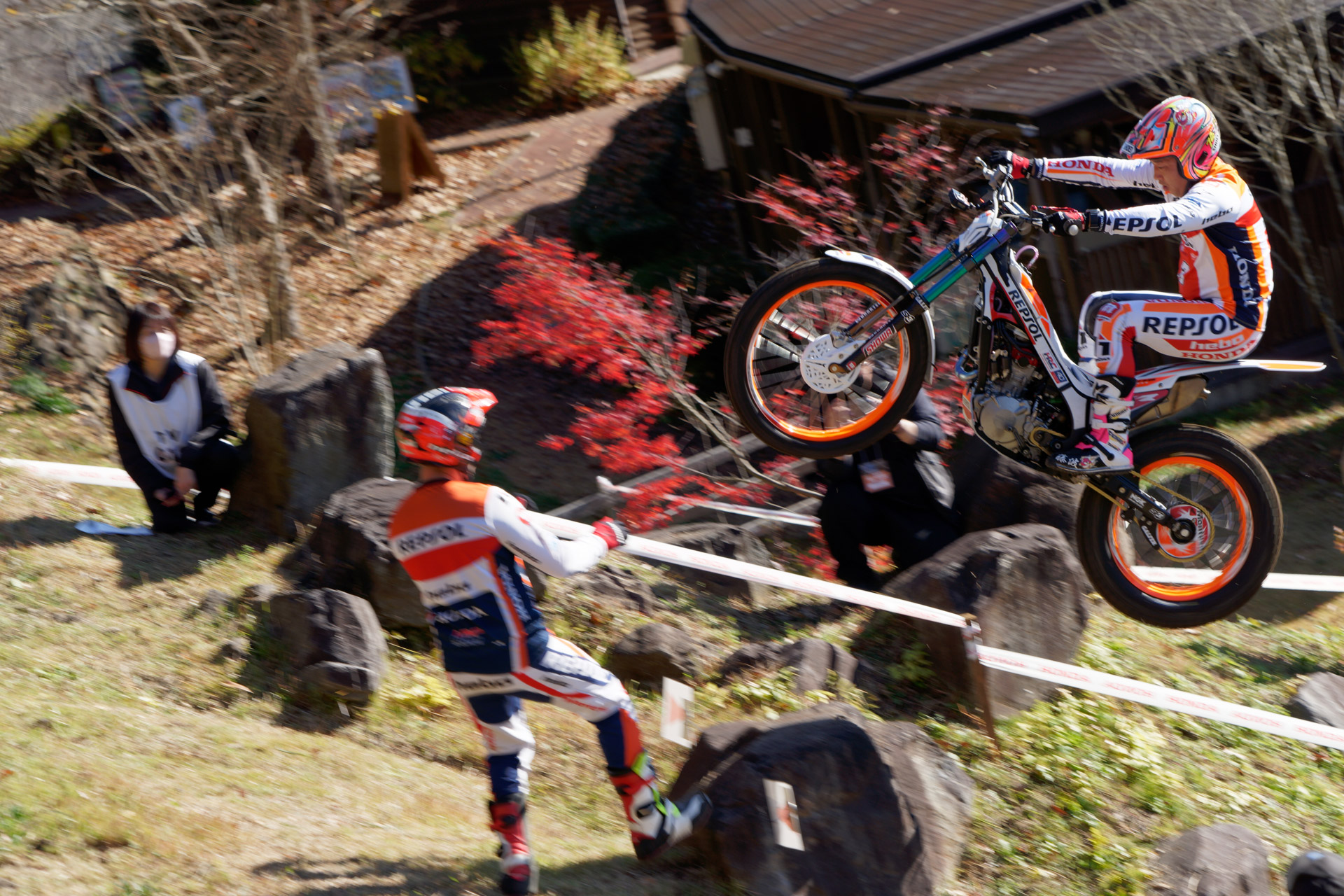 まったく練習していなかったそうだが、現役さながらのジャンプを見せた藤波貴久監督