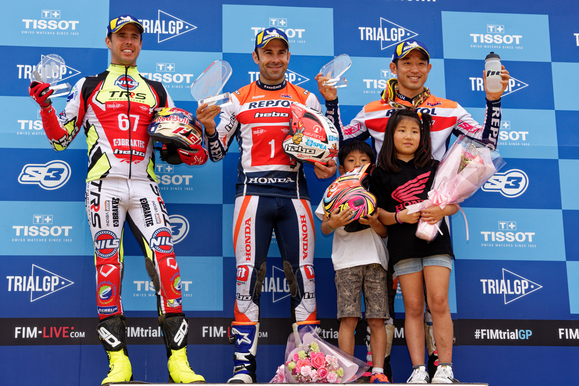 2019年の日本グランプリは1日目、2日目ともに3位表彰台を獲得。優勝はチームメイトのトニー・ボウ選手（中央）だった