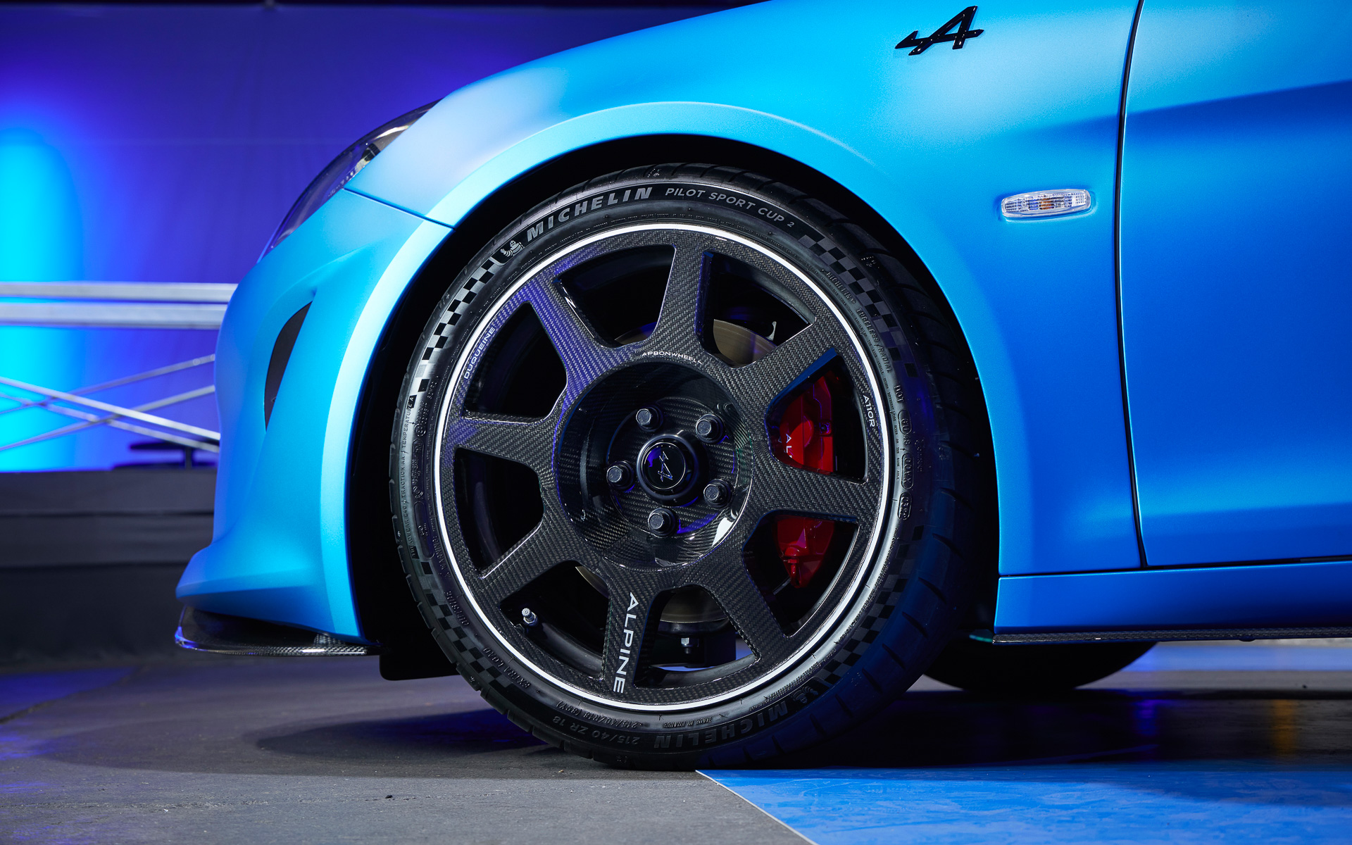 フルカーボン製ホイール