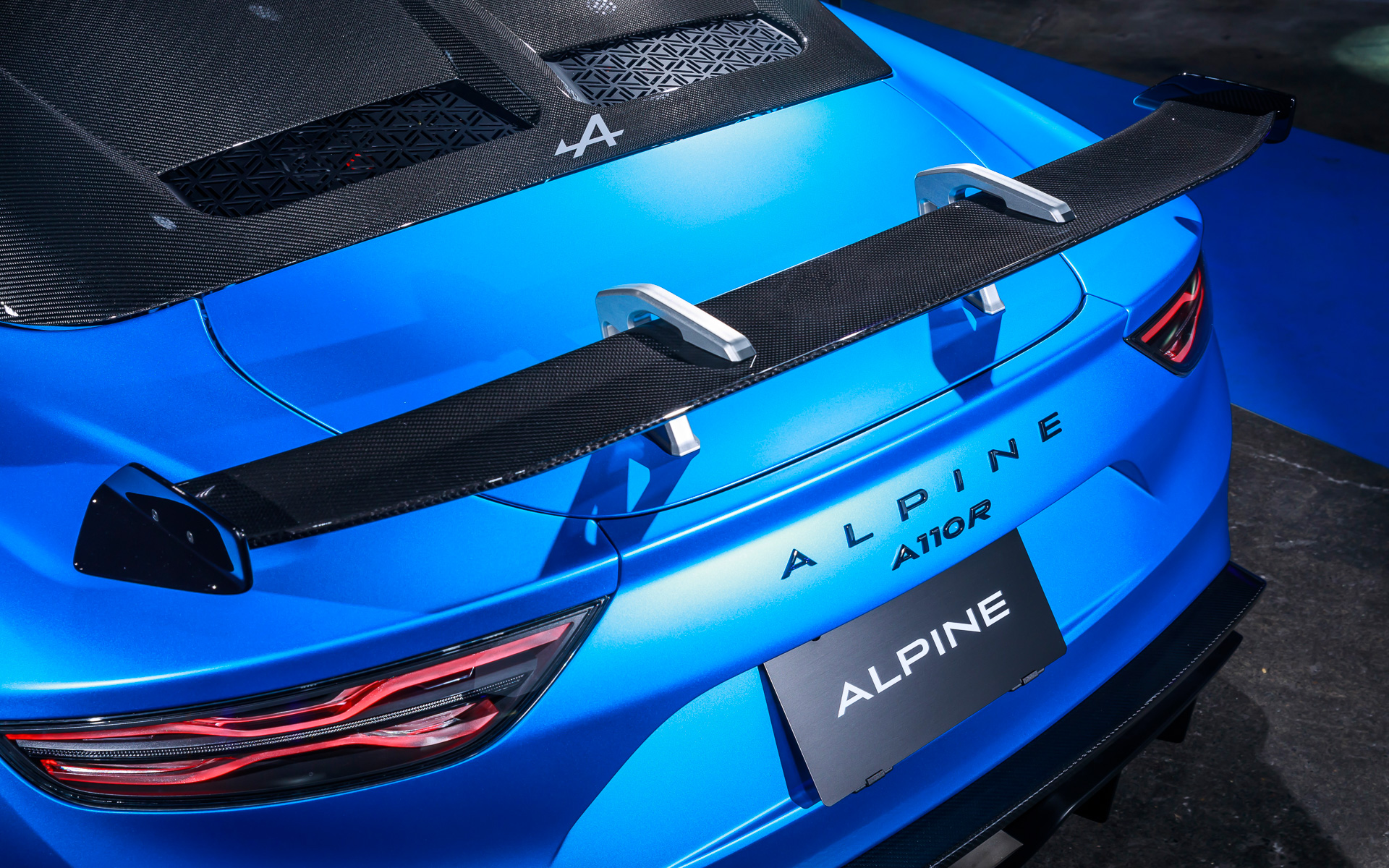 カーボン製ウイング