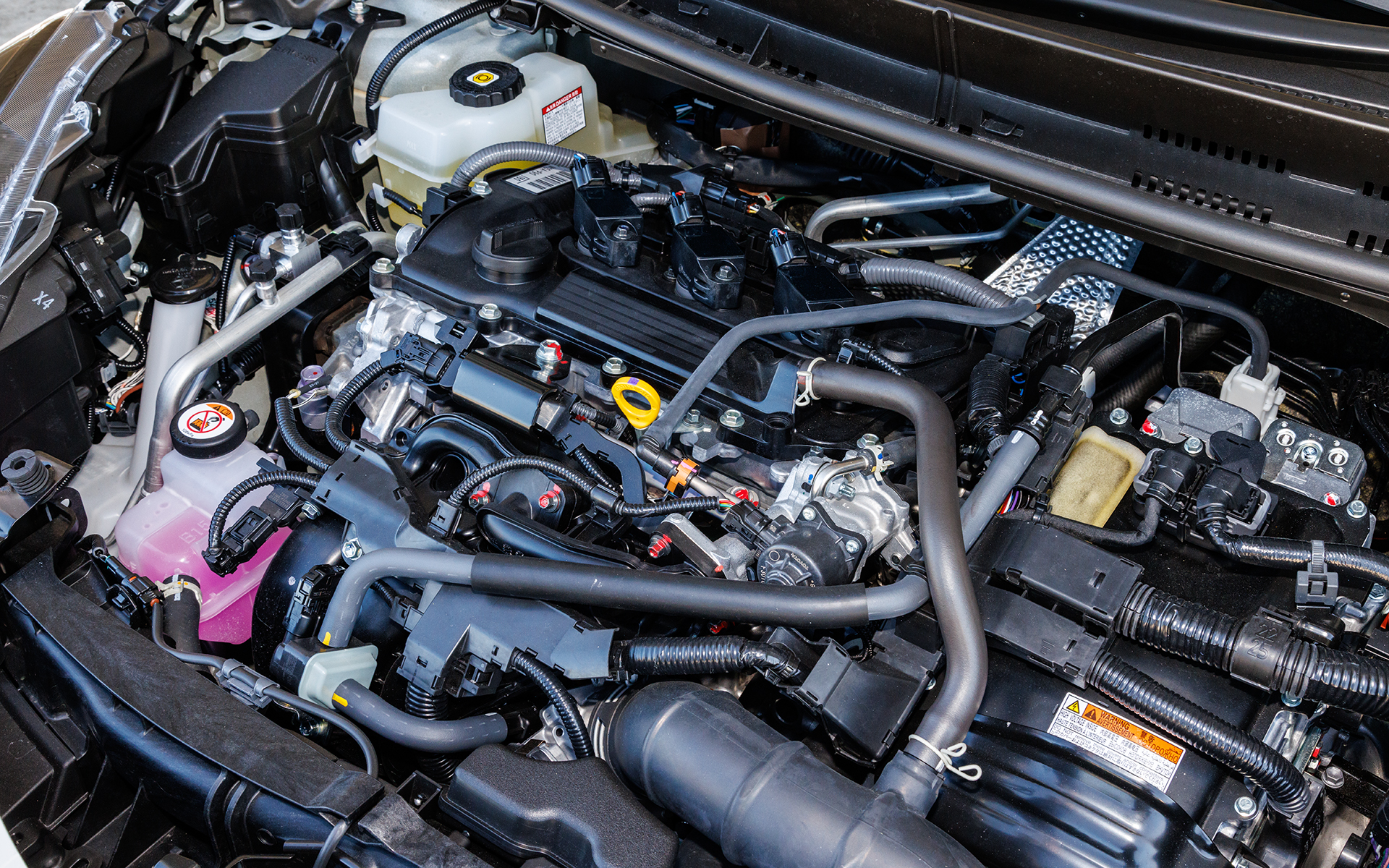 エンジンまわりに変更はない。M15A-FXE型ダイナミックフォースエンジンとTHS IIを搭載する