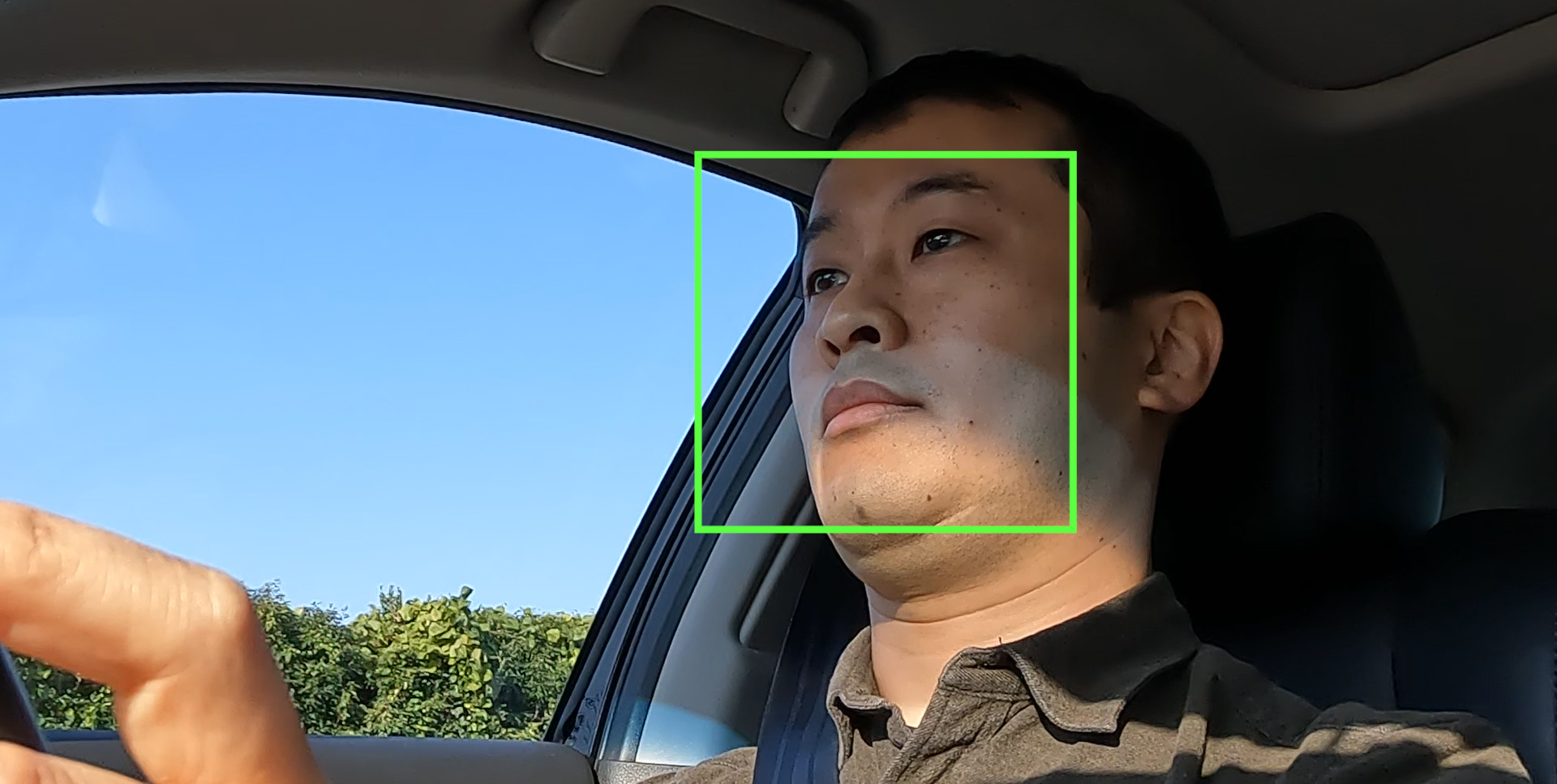 システムでは常にドライバーをモニターする