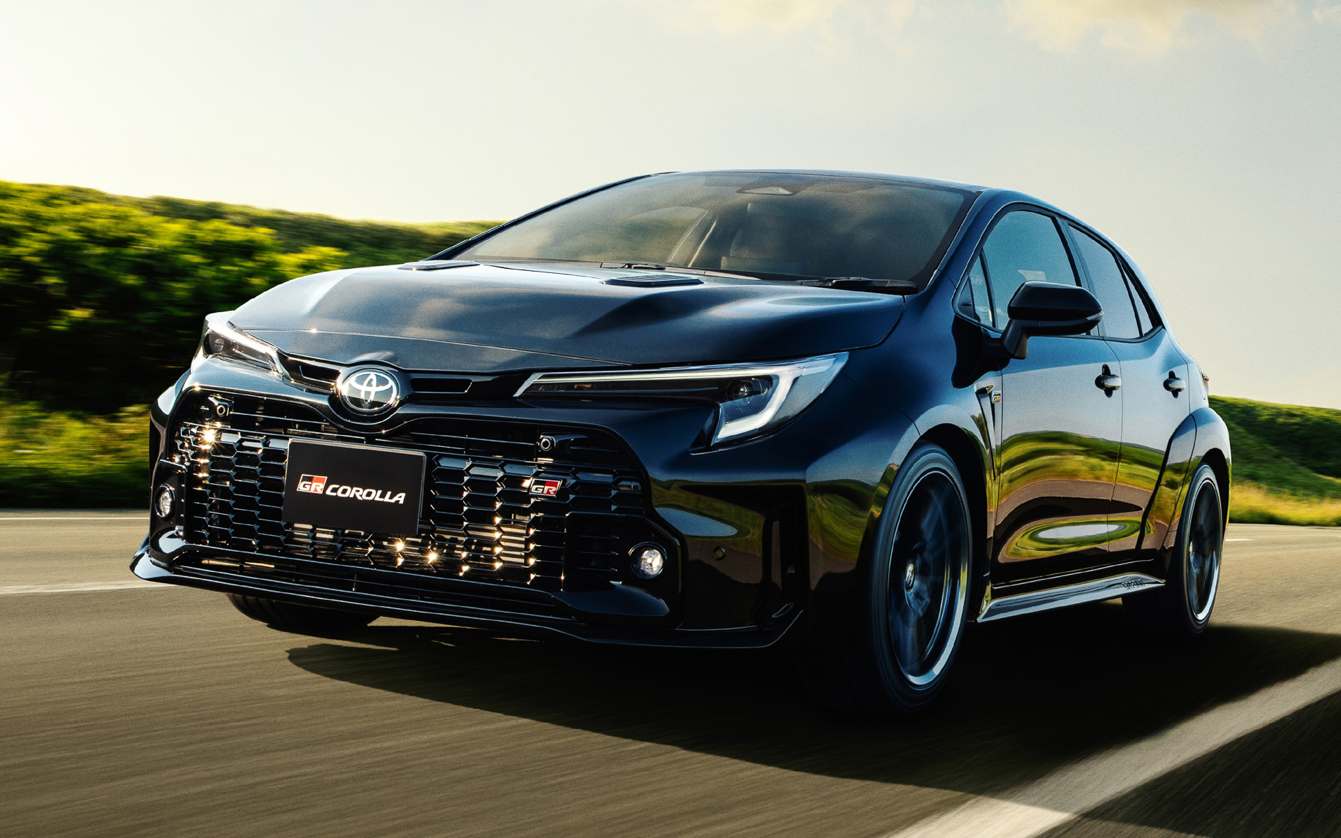 GRカローラ。ボディカラーはプレシャスブラックパール