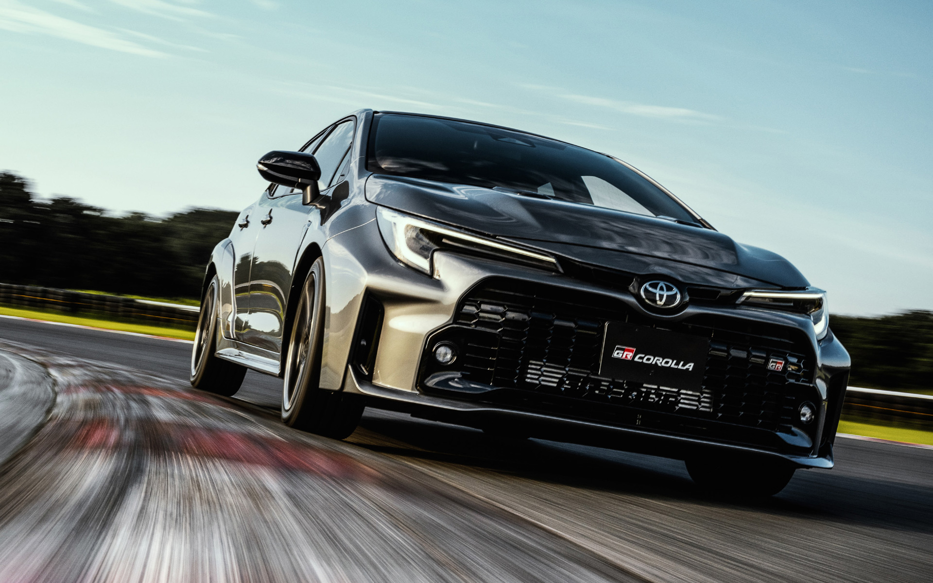 GRカローラ（ボディカラー：プレシャスメタル）