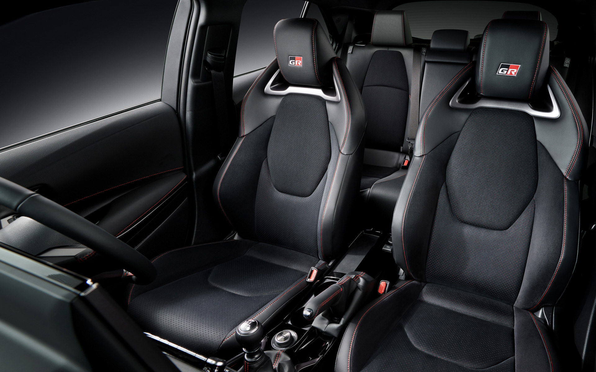 GRカローラ RZ（内装色：ブラック×レッド）