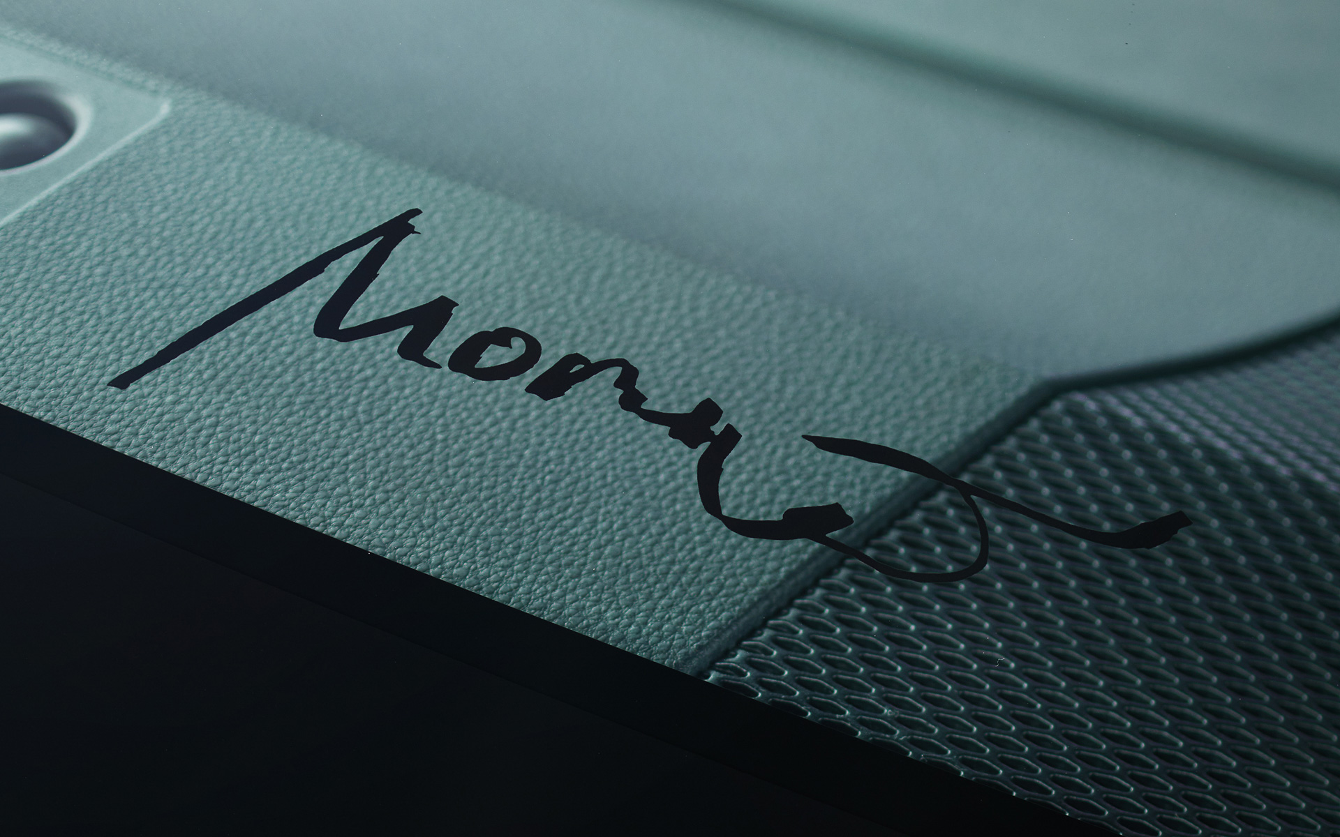 フロントガラスには「モリゾウ」のサインが入る