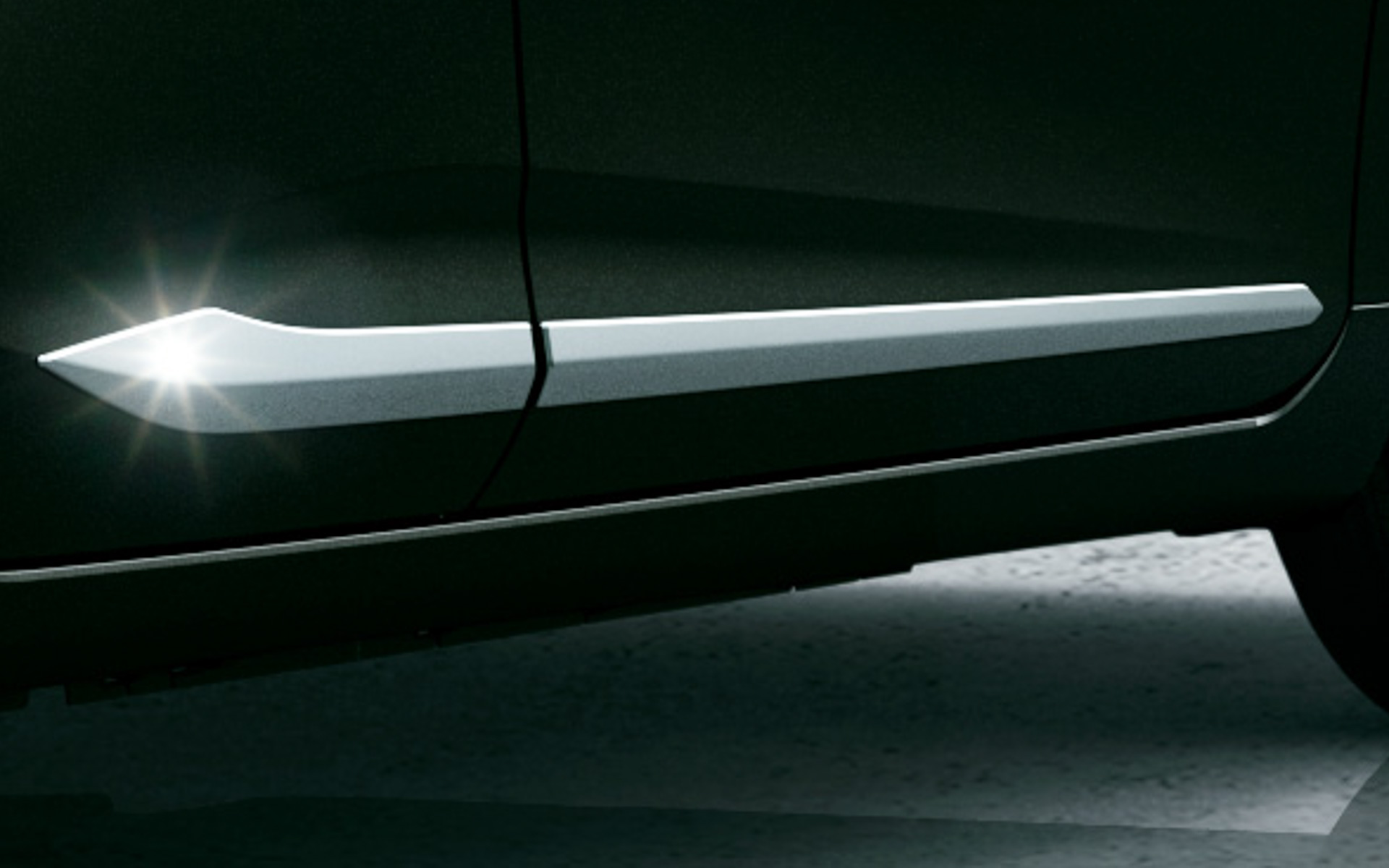 サイドドアガーニッシュ（メッキ）の価格は3万8500円