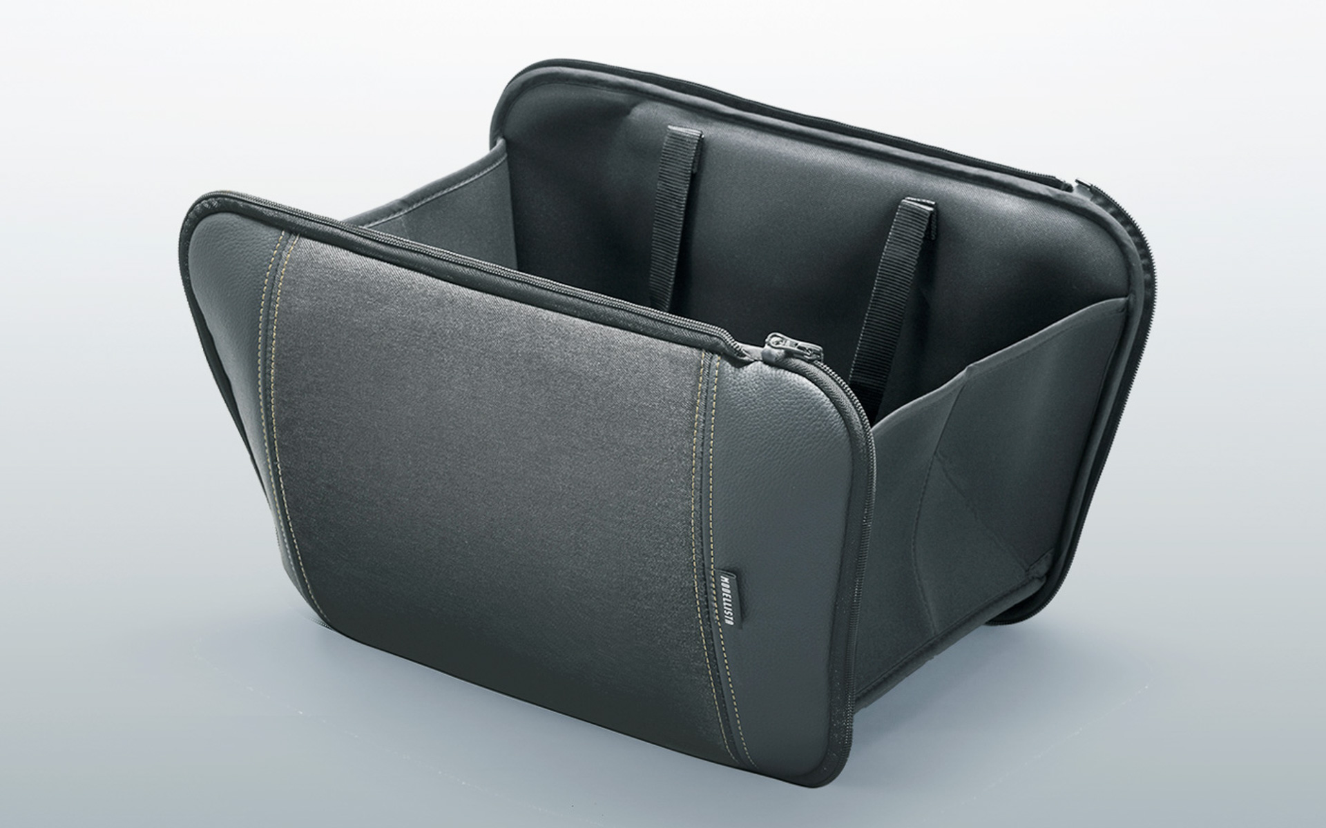 スマートクッショントートの価格は9900円