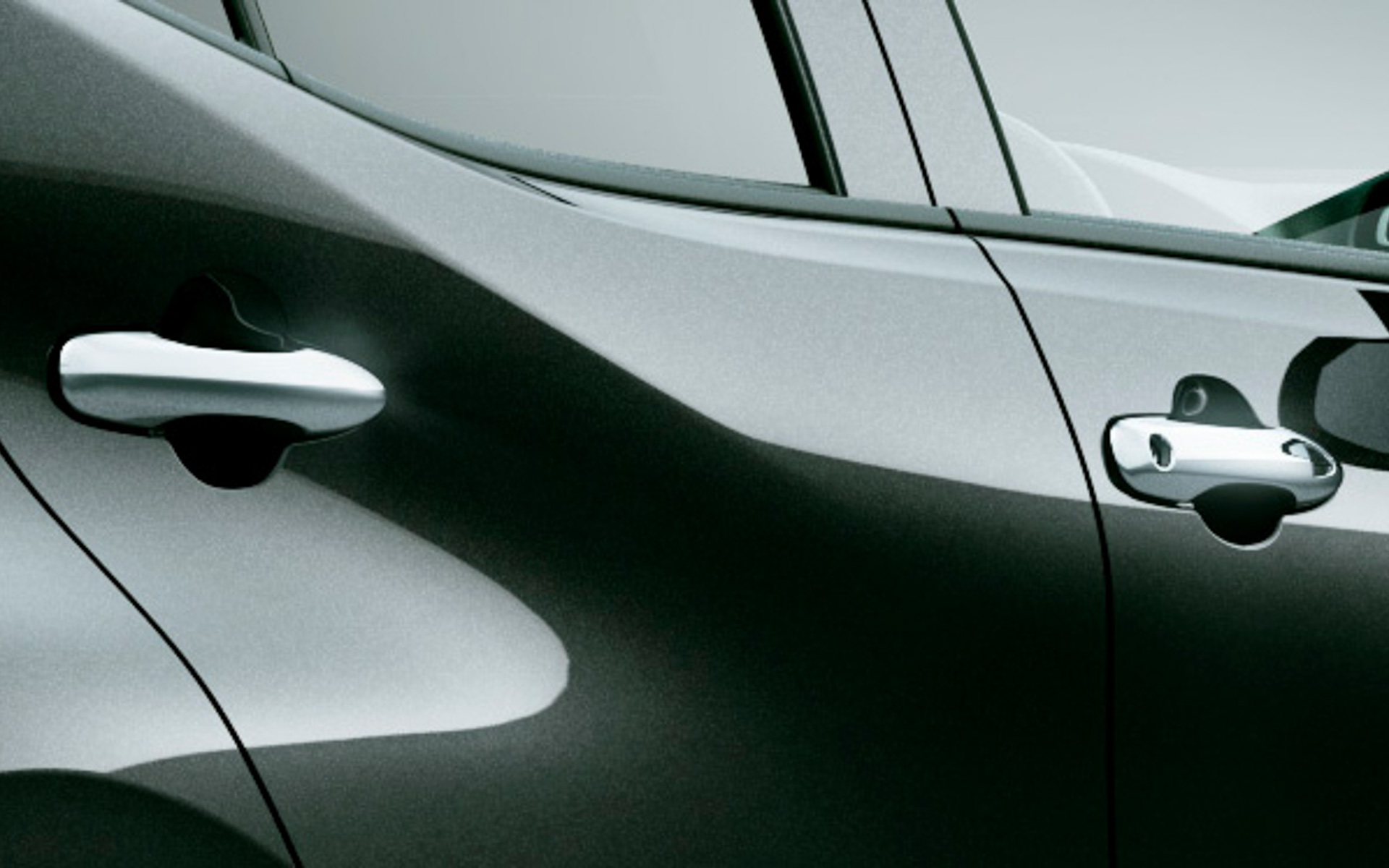 ドアハンドルガーニッシュ（メッキ）の価格は1万3200円