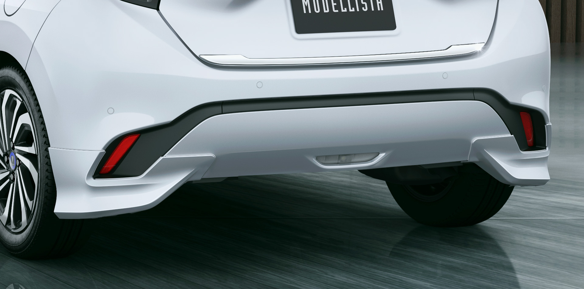 リアスパッツの価格は素地が3万1900円、塗装済が3万5200円