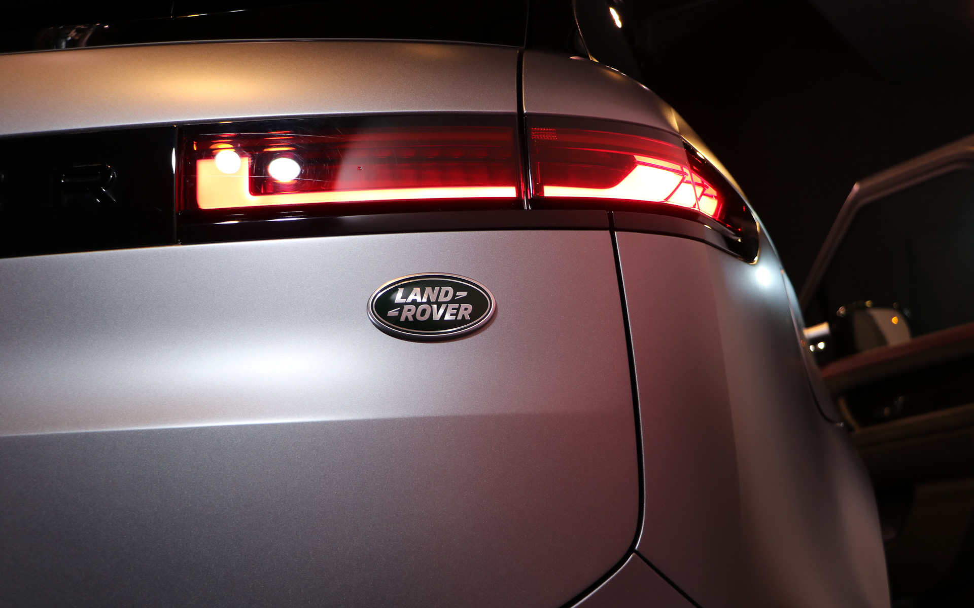 ランドローバーのアイコンとなるエンブレム