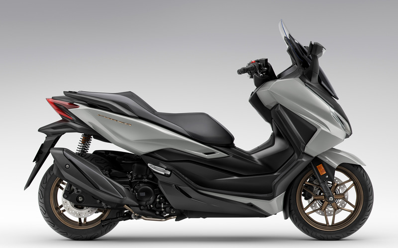 ホンダ、軽二輪スクーター「フォルツァ」仕様と外観を一部変更 - Car Watch