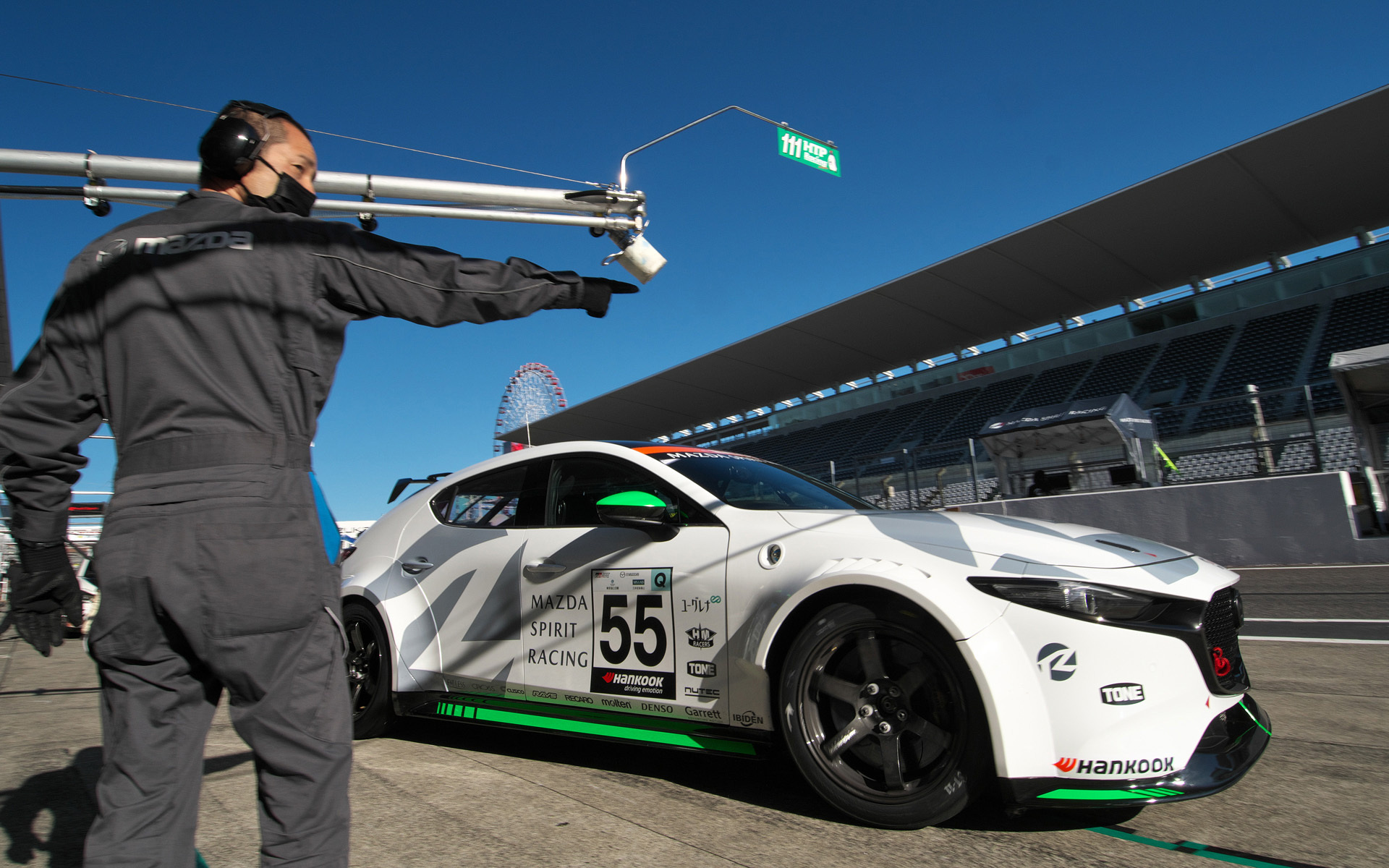 サスペンション、ブレーキ、エンジンなど、モータースポーツにまつわるキャリアをもち、レース車両を製作できるメンバーを揃えた「MAZDA SPIRIT RACING」