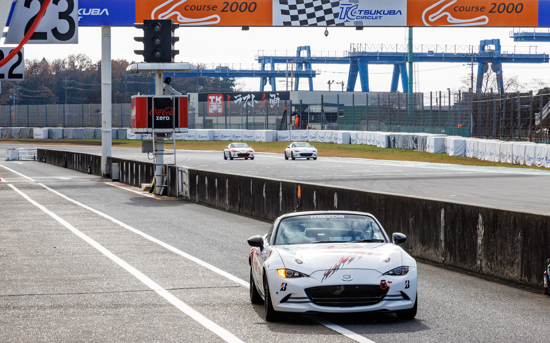 編集長が約45分ほど走行したところで、ドライバー交代のためピットイン