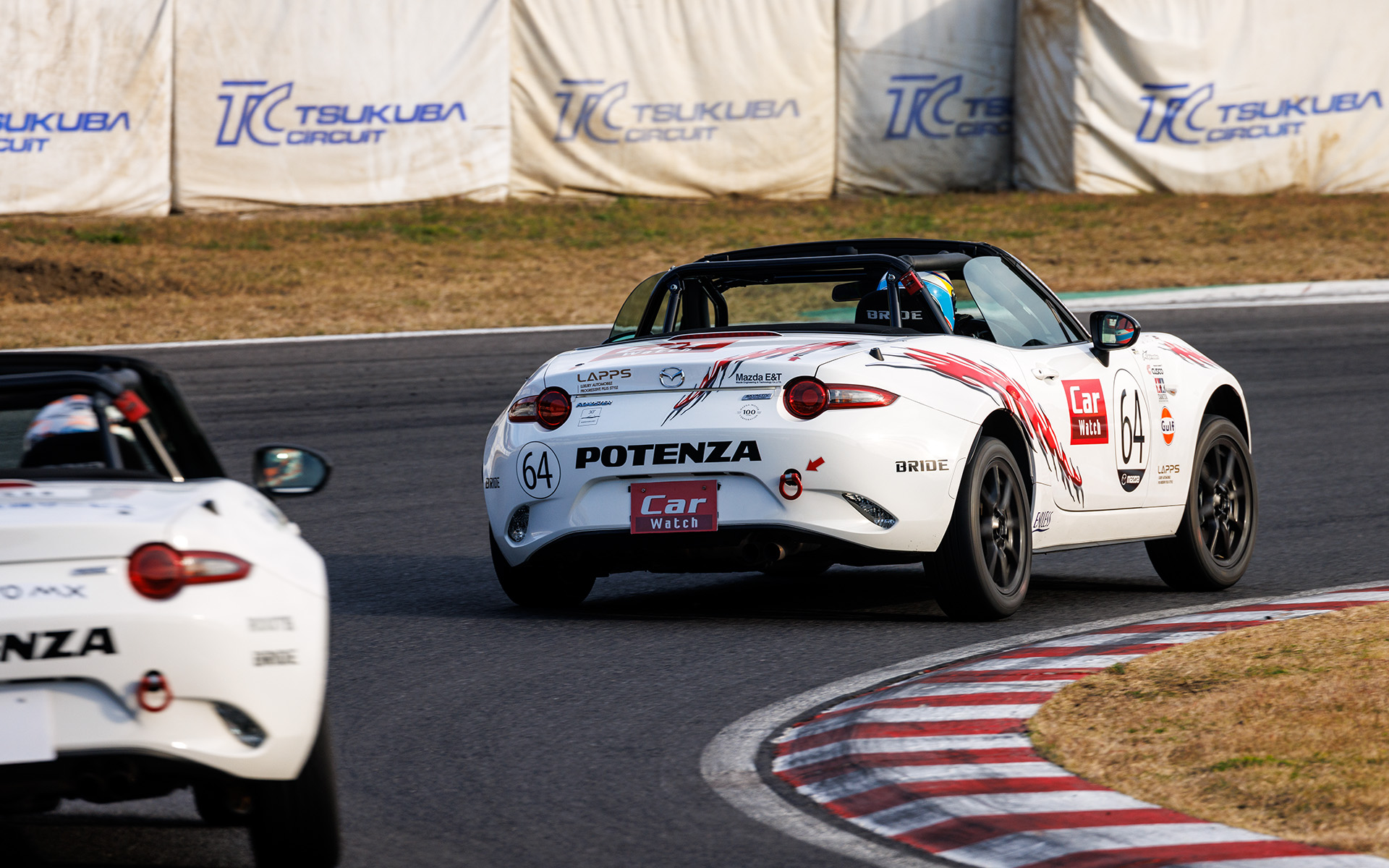 順位を維持するためにもチームCar Watchロードスターはひたすら走る