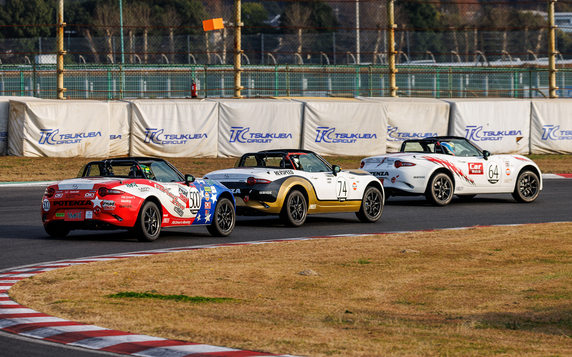 順位を維持するためにもチームCar Watchロードスターはひたすら走る