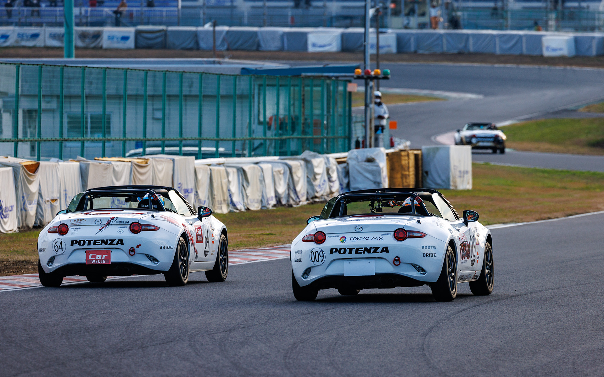 順位を維持するためにもチームCar Watchロードスターはひたすら走る